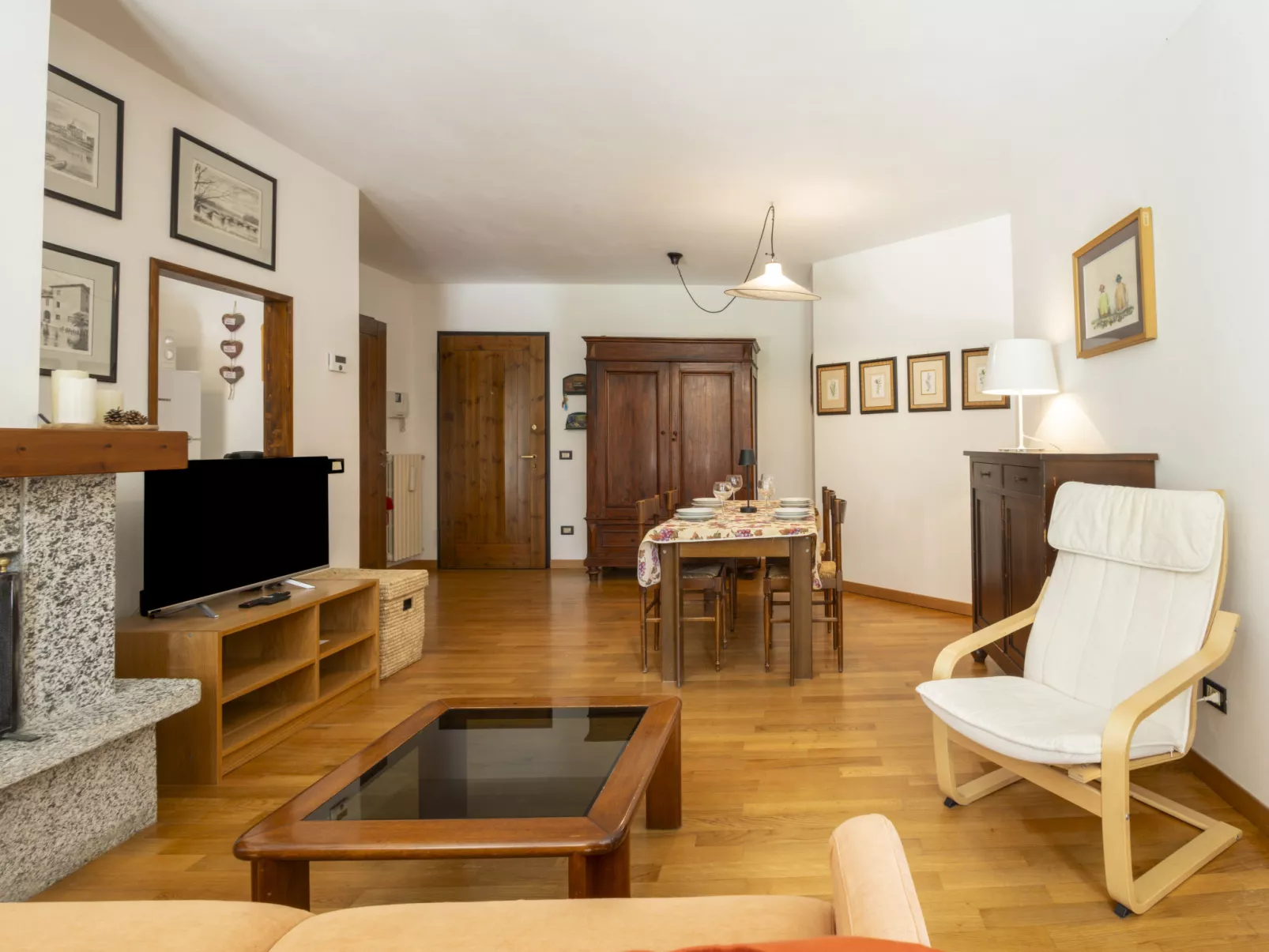 Monte Confinale Garden View-Binnen