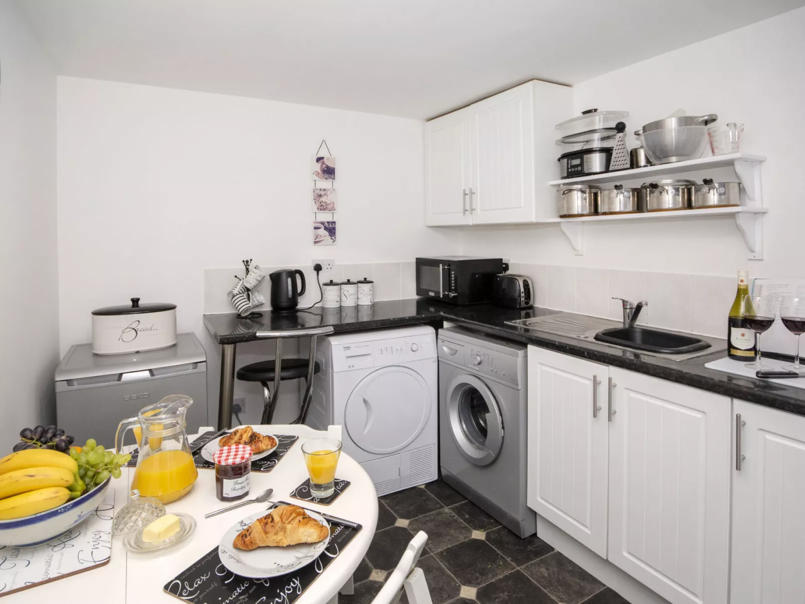 Ellie-Jo Cottage-Binnen