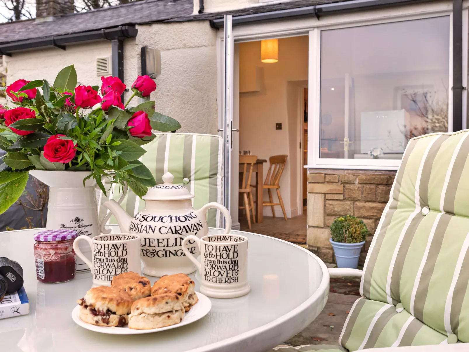 Two Storrs Cottages-Buiten