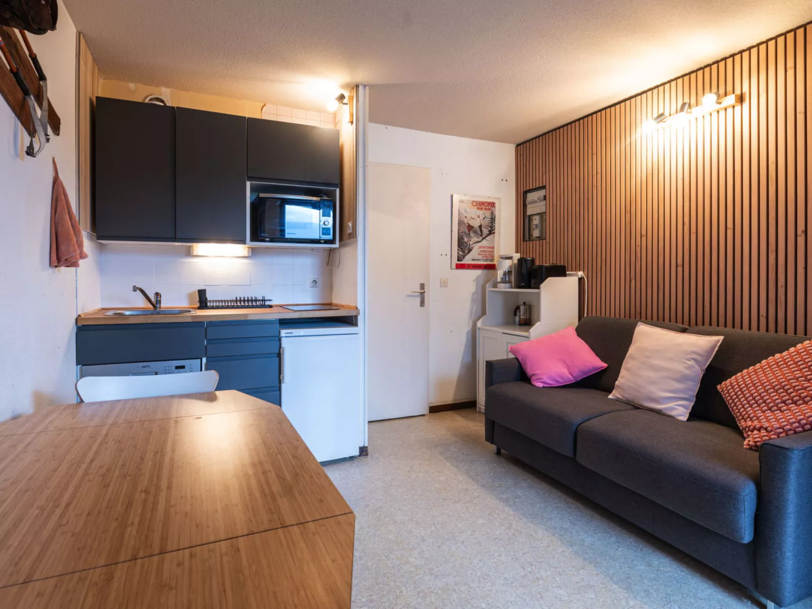 P. LES ESSERTS-Binnen