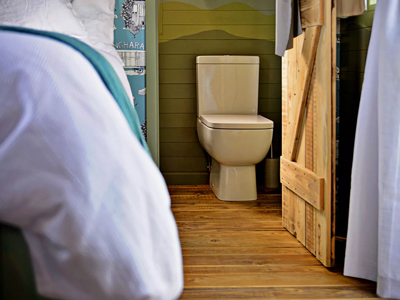 'Angharad' Poachers Hut-Binnen