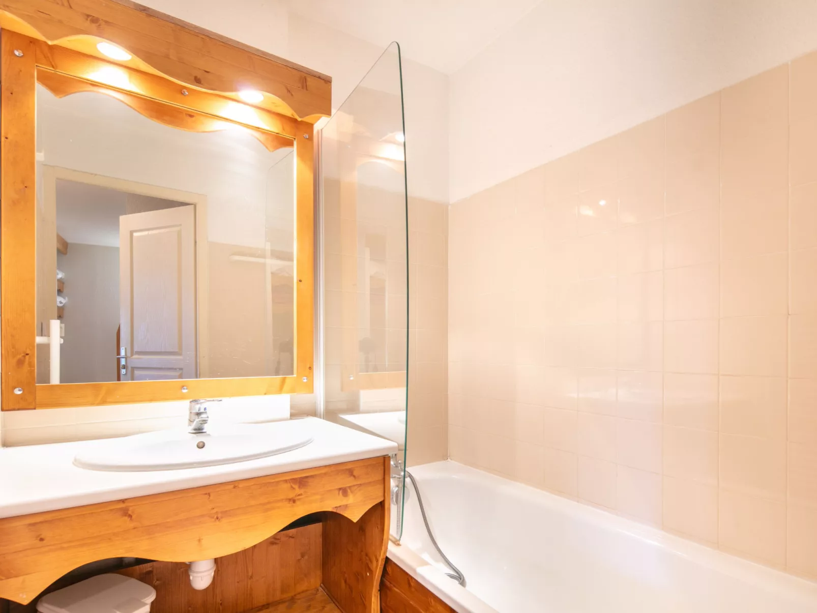 V. DU BACHAT AROLLES B-Binnen