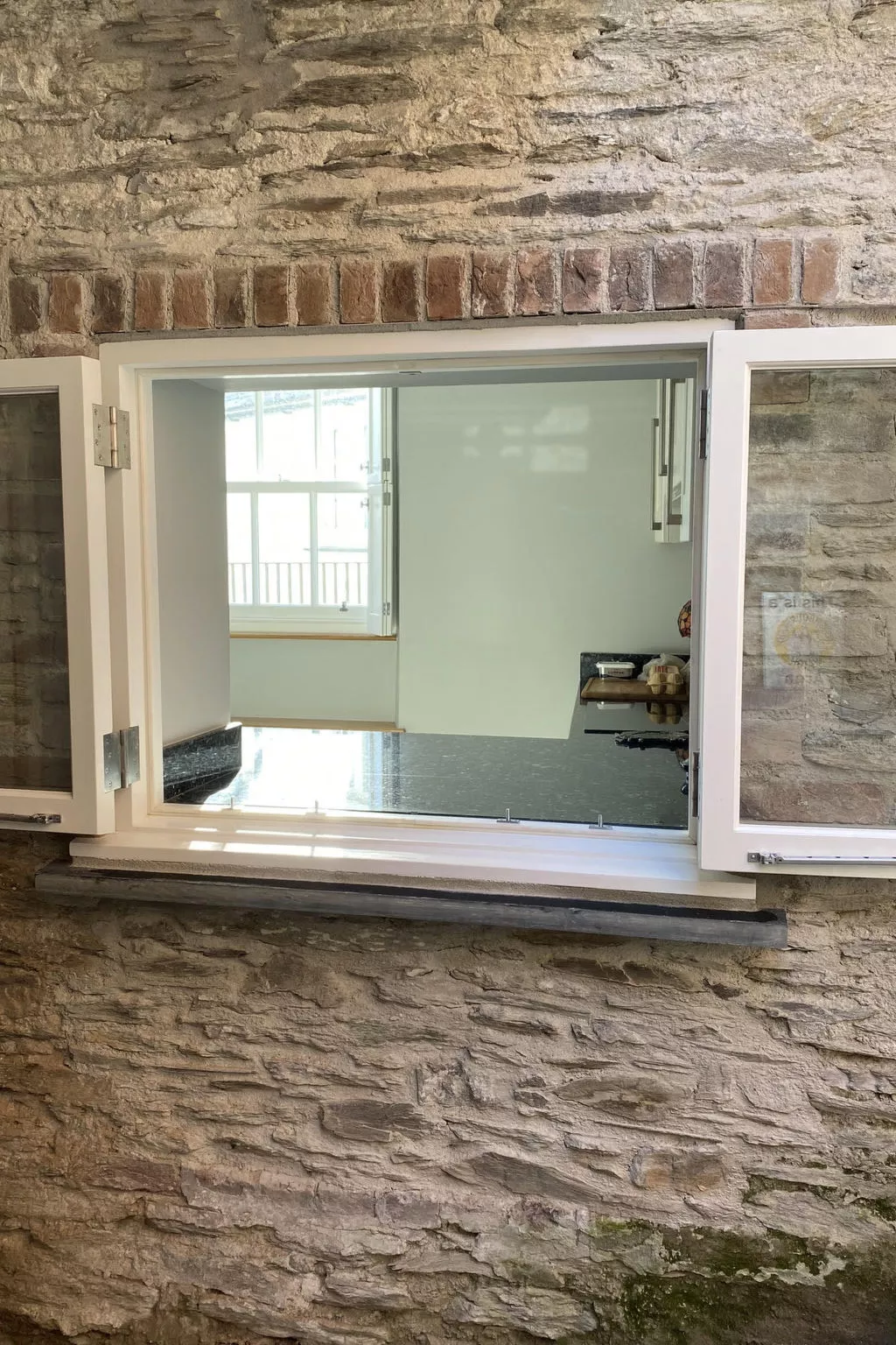 Potters Cottage-Binnen