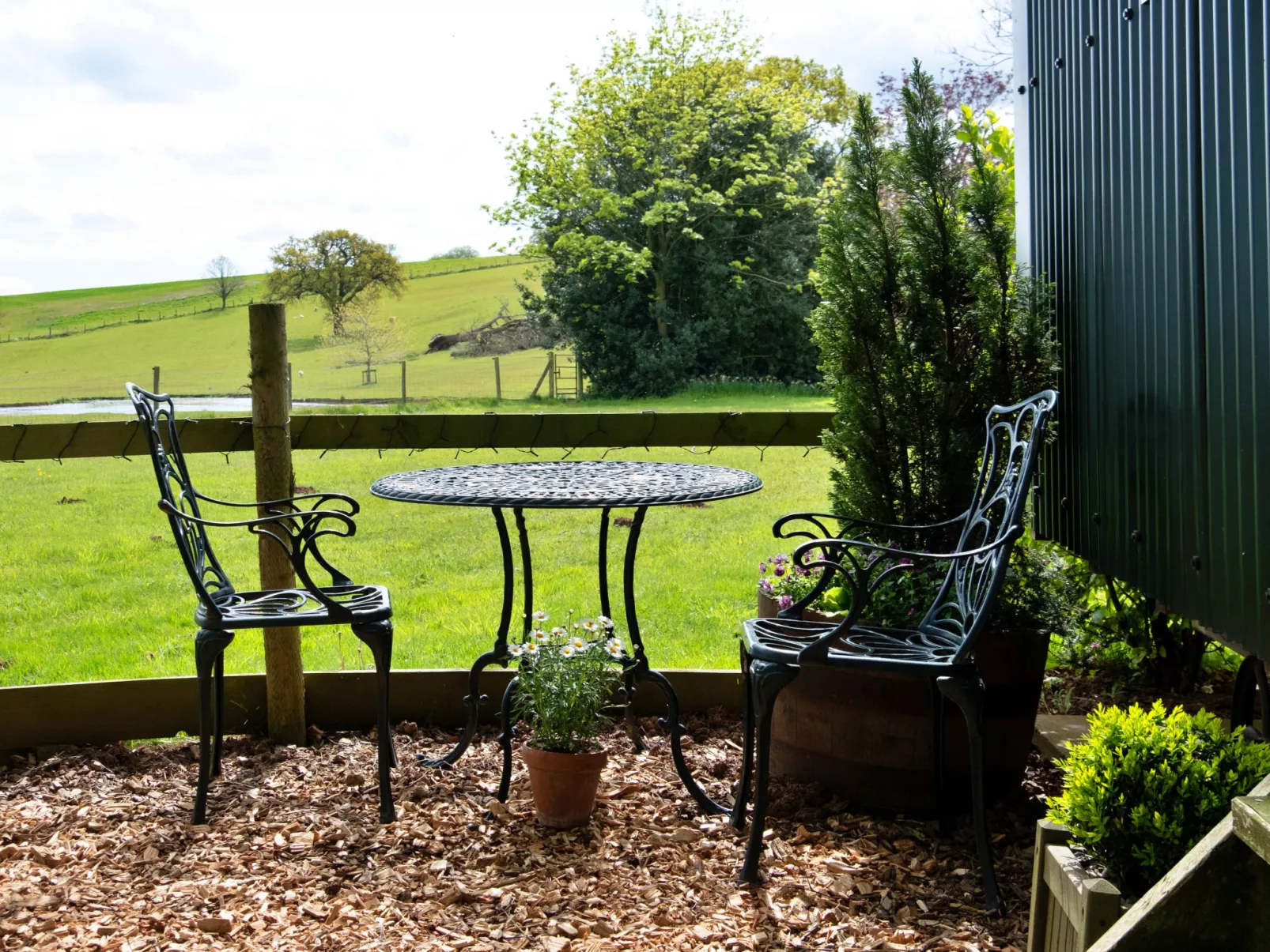 Hay and Hedgerow Glamping-Buiten