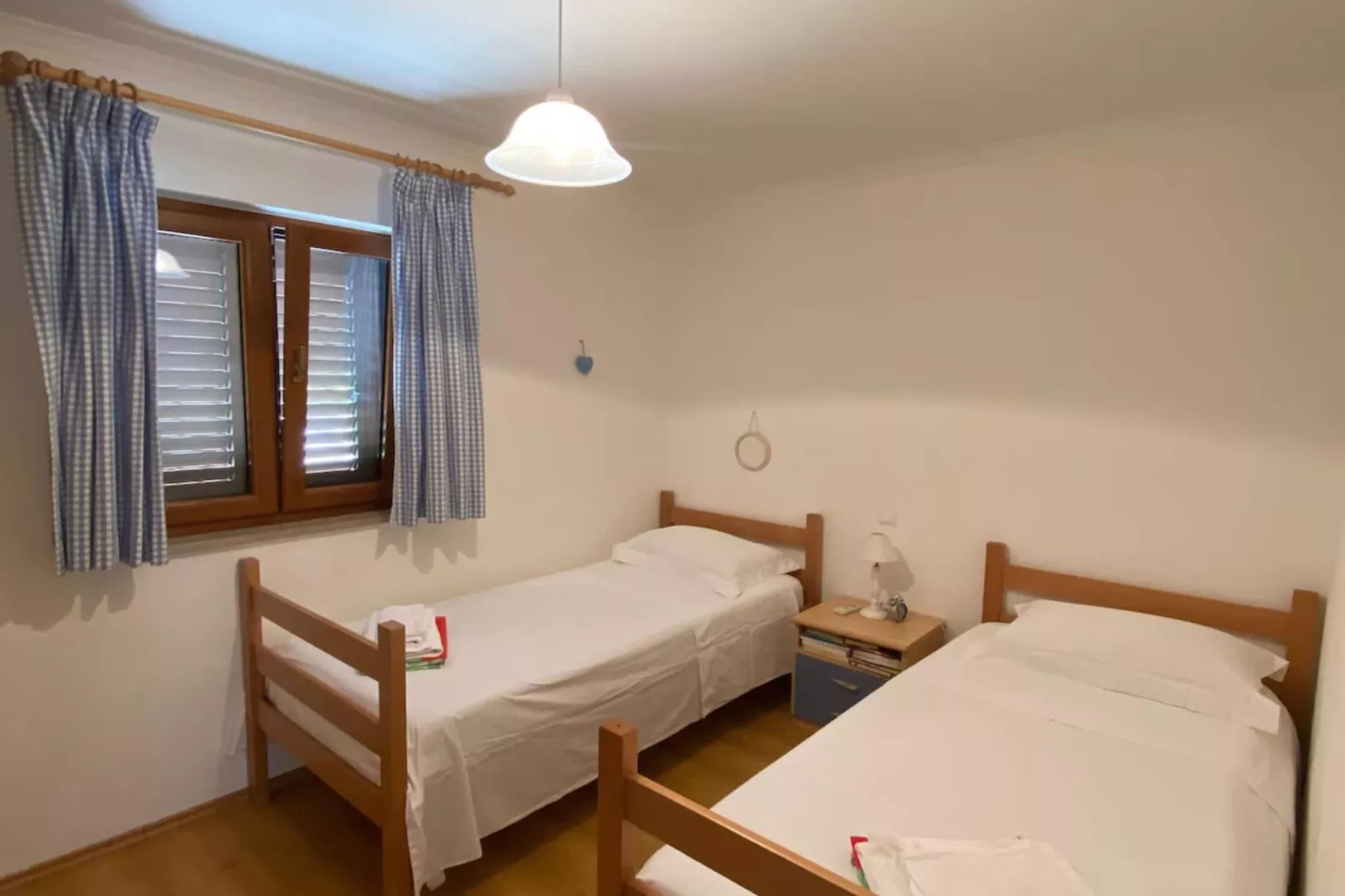 Villa Oliva - Two Bedroom Villa with Terrace and Swimming pool-Slaapkamer