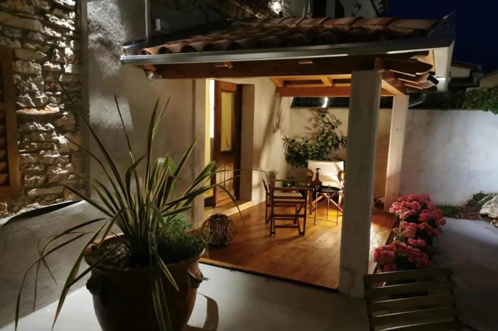 Superior one bedroom apartment ( First floor)-(A1)-Buitenlucht