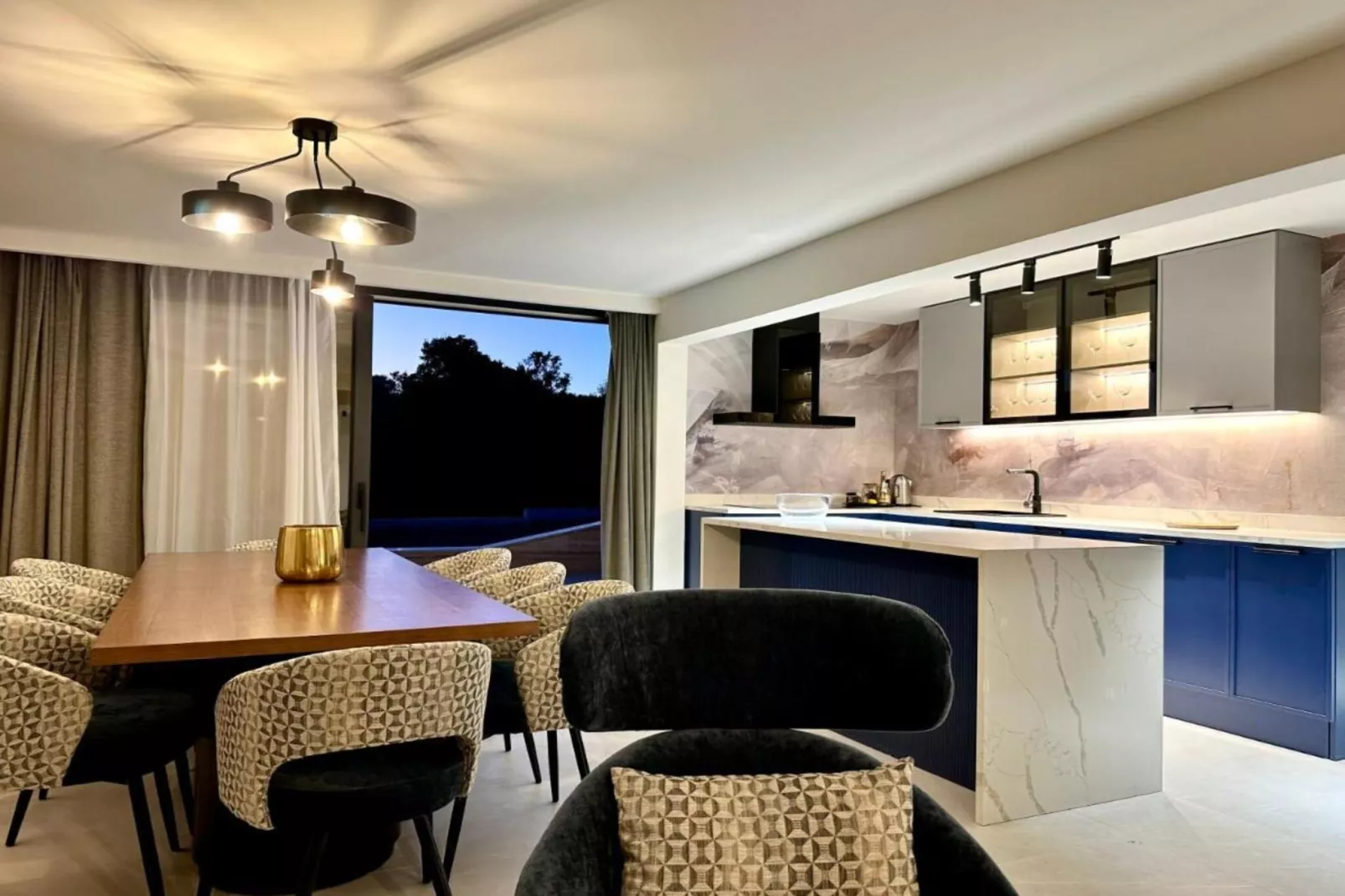 Leonarda Waterfront Residences-Two-Bedroom Apartment with private pool (The Bayfront One) -S5-Keuken