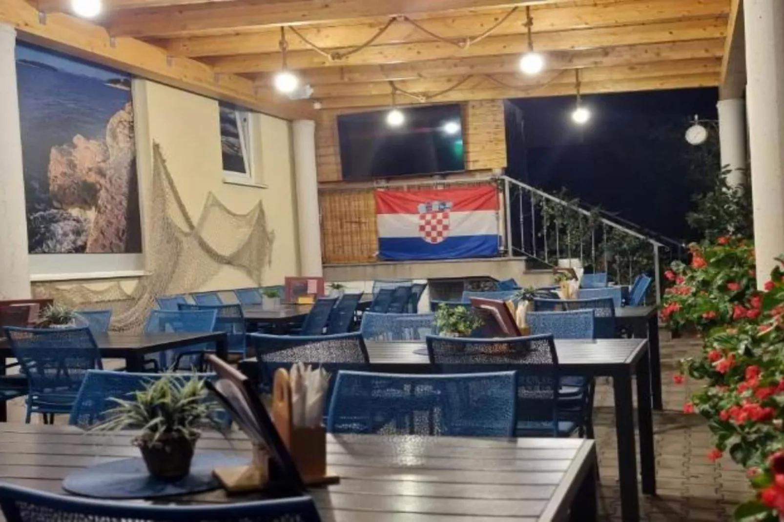 Peaceful Apartments With Style - One Bedroom Apartment-Buitenlucht