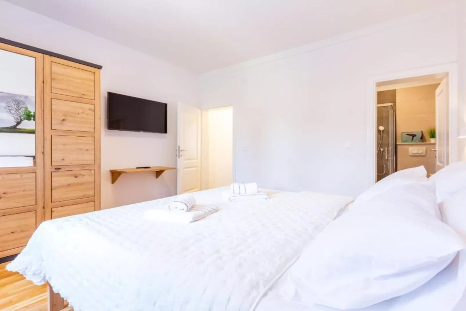 Peaceful Murvica Villa Pool, Garden, and Modern Comfort - Two Bedroom Holiday Home with Private Pool-Slaapkamer