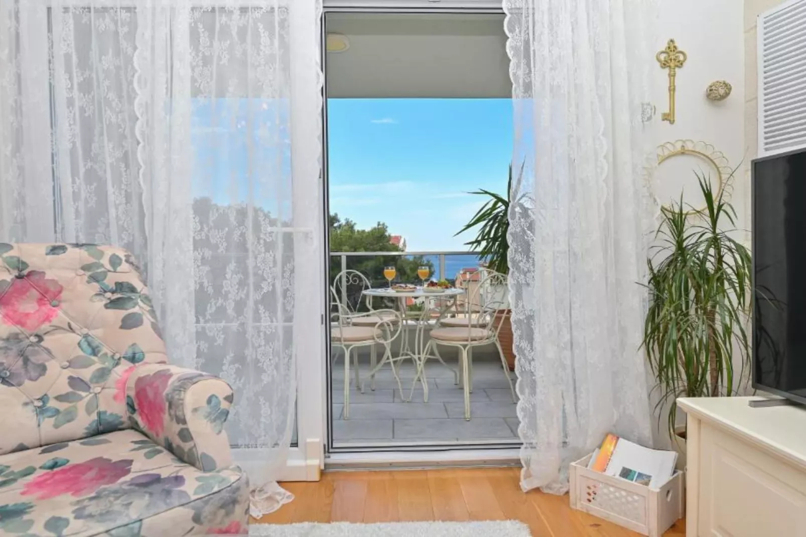 Apartment Hani 2 - Two Bedroom Apartment With Balcony And Sea View-Woonkamer