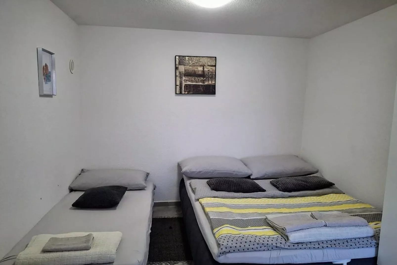 Apartments Boris Donji Karin - One Bedroom Apartment (Classic Apartment)-Slaapkamer