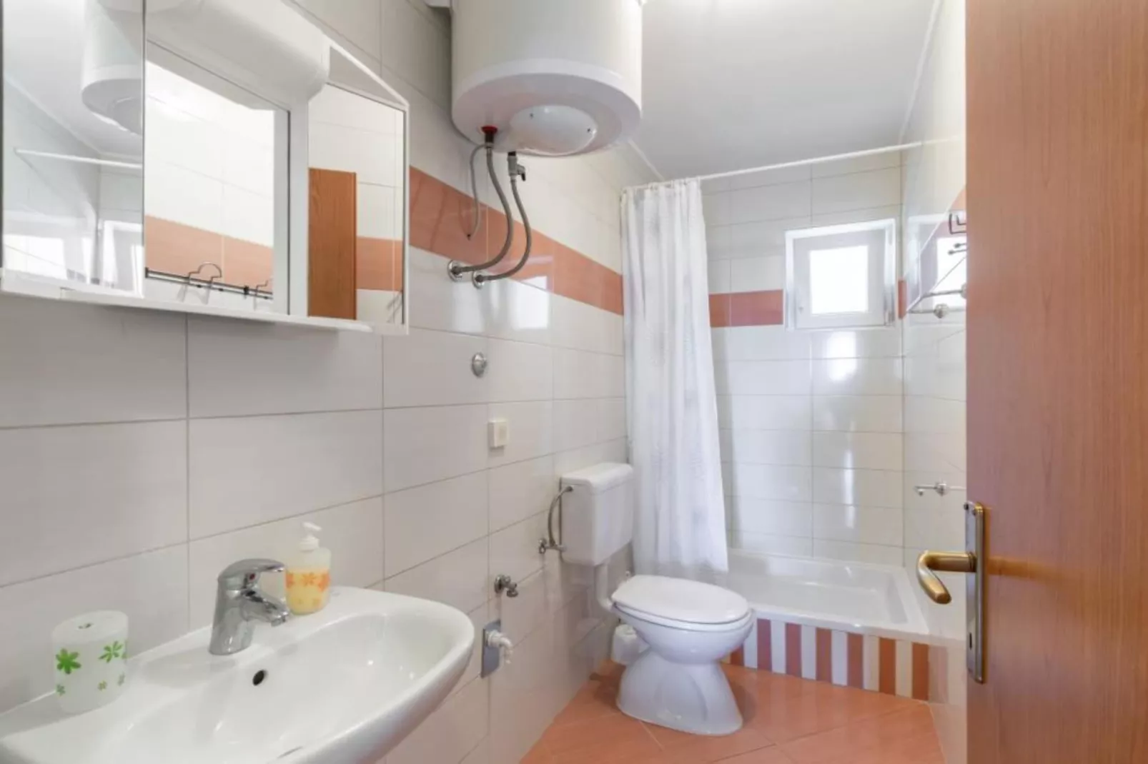 Apartment Pavlov - Three Bedroom Apartment with Terrace-Badkamer