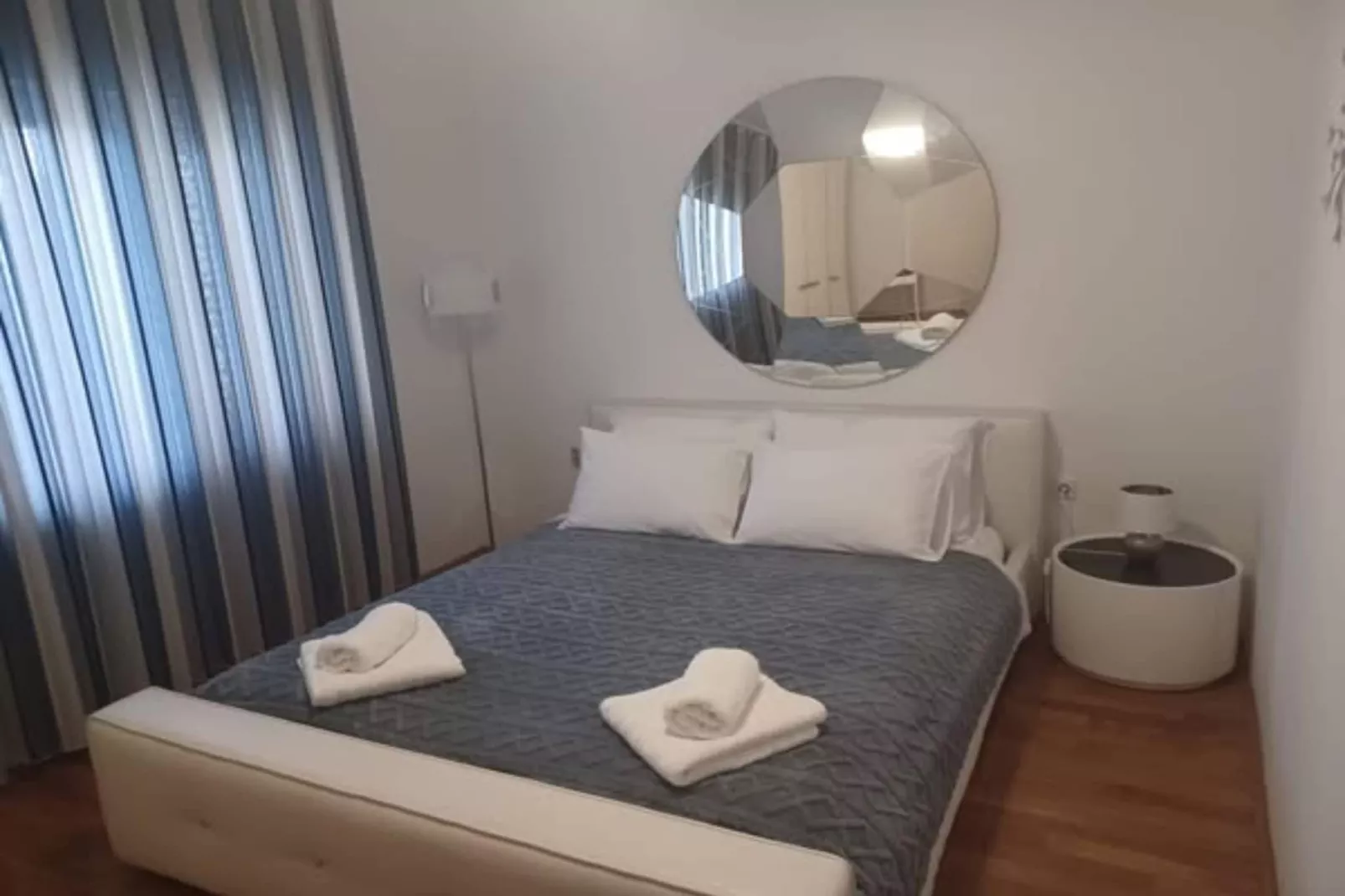 Apartment Eli - Three Bedroom Apartment With Terrace And Sea View-Slaapkamer