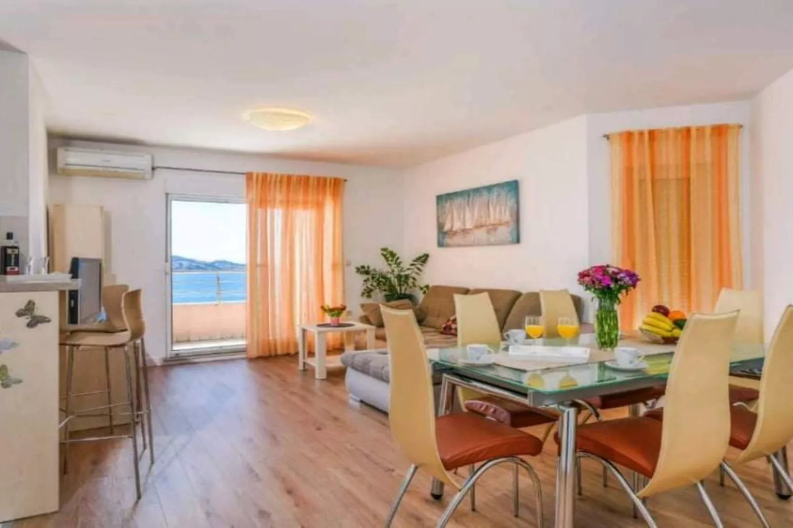 Apartment Antonia Trogir - Two-Bedroom Apartment With Sea View-Eetkamer