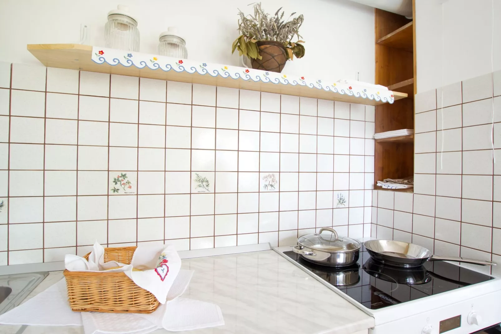 Sunny Two Bedroom Retreat in Beautiful Bizeljsko - Two Bedroom Country House-Keuken