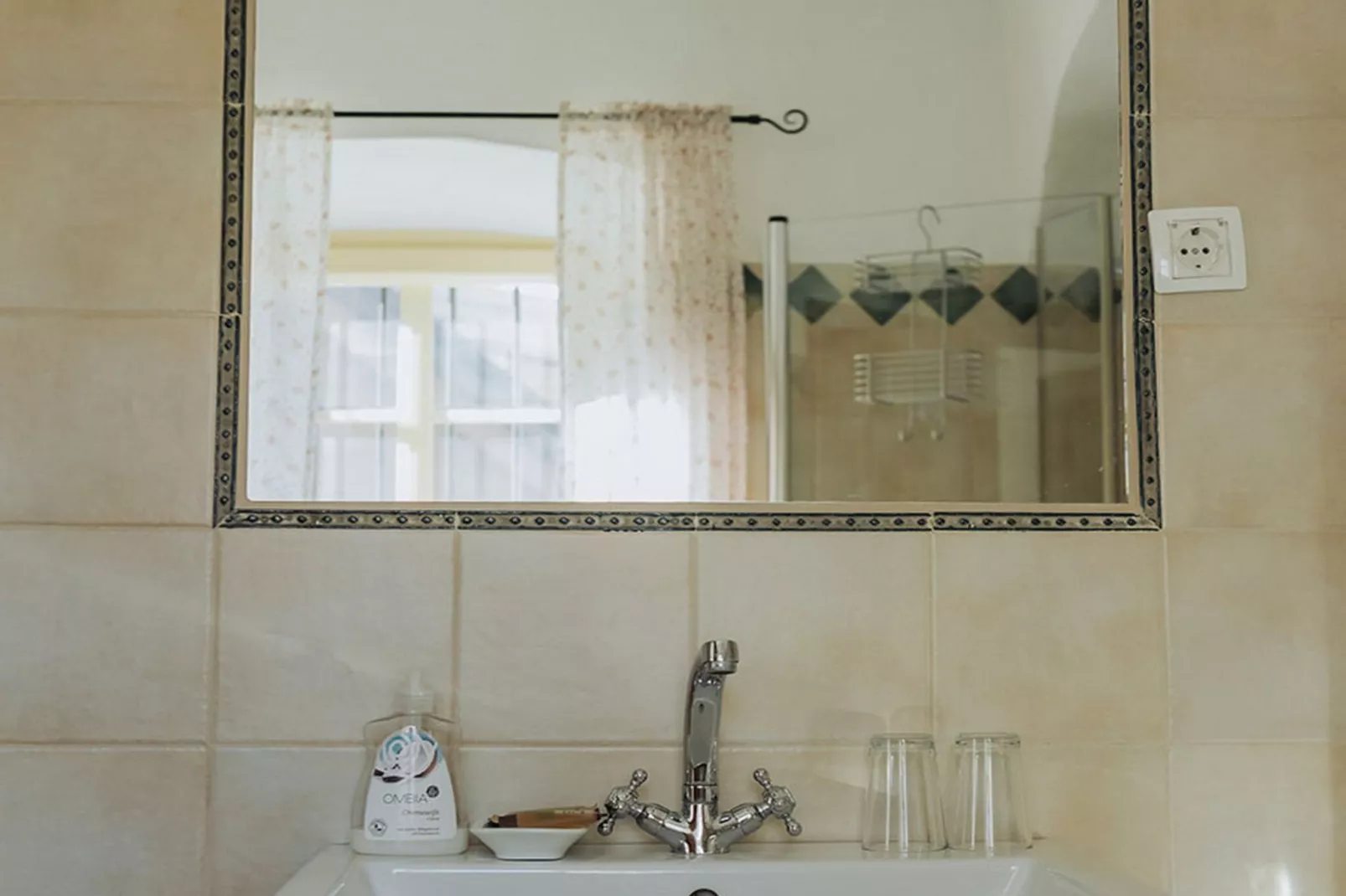 Enchanted Misty Valley Cottage Apartments - Classic One Bedroom Apartment (owner 2)-Badkamer