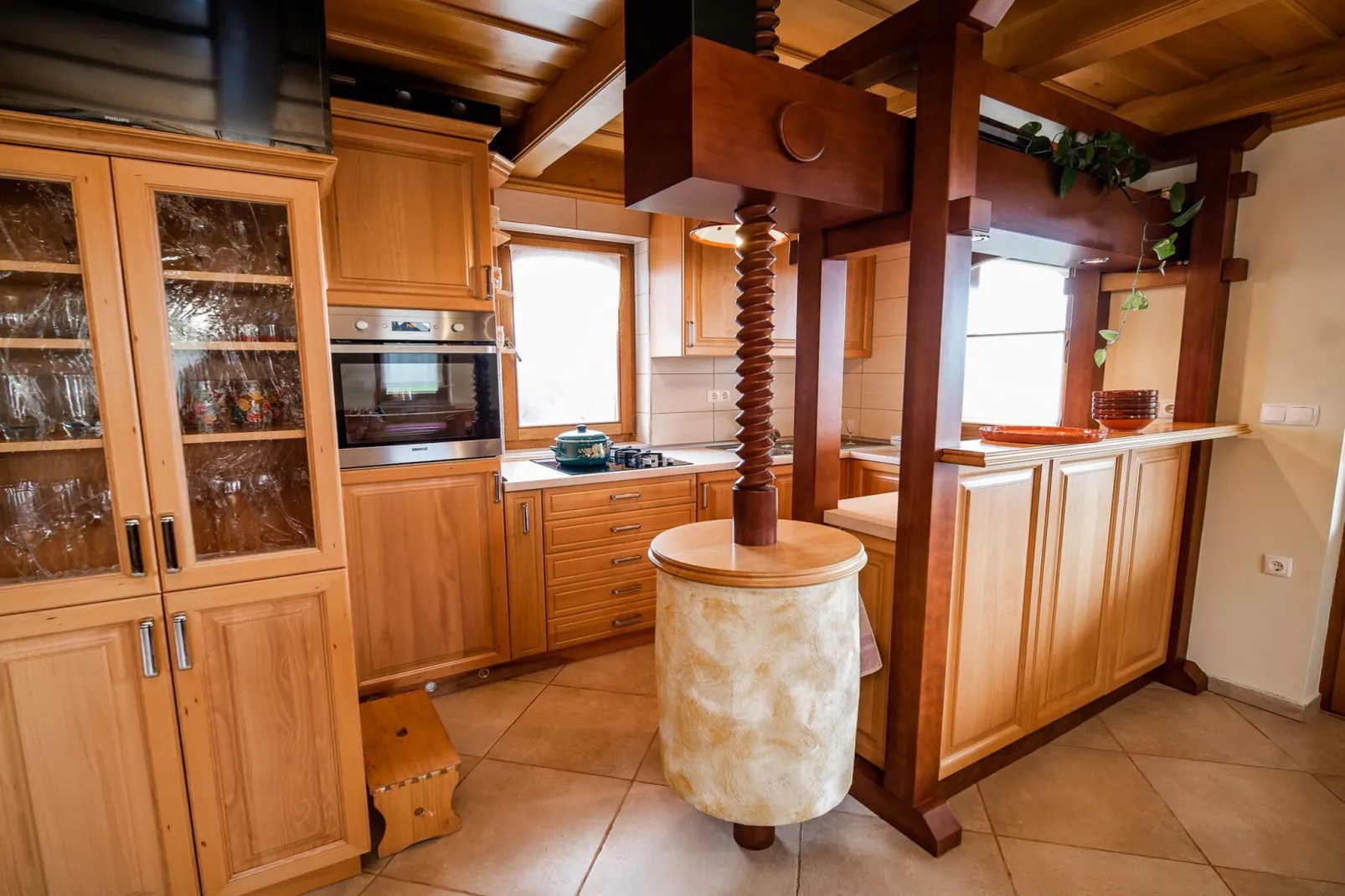 Vivid Hillside Country House with Hot-Tub and Sauna - Two Bedroom Country House-Keuken