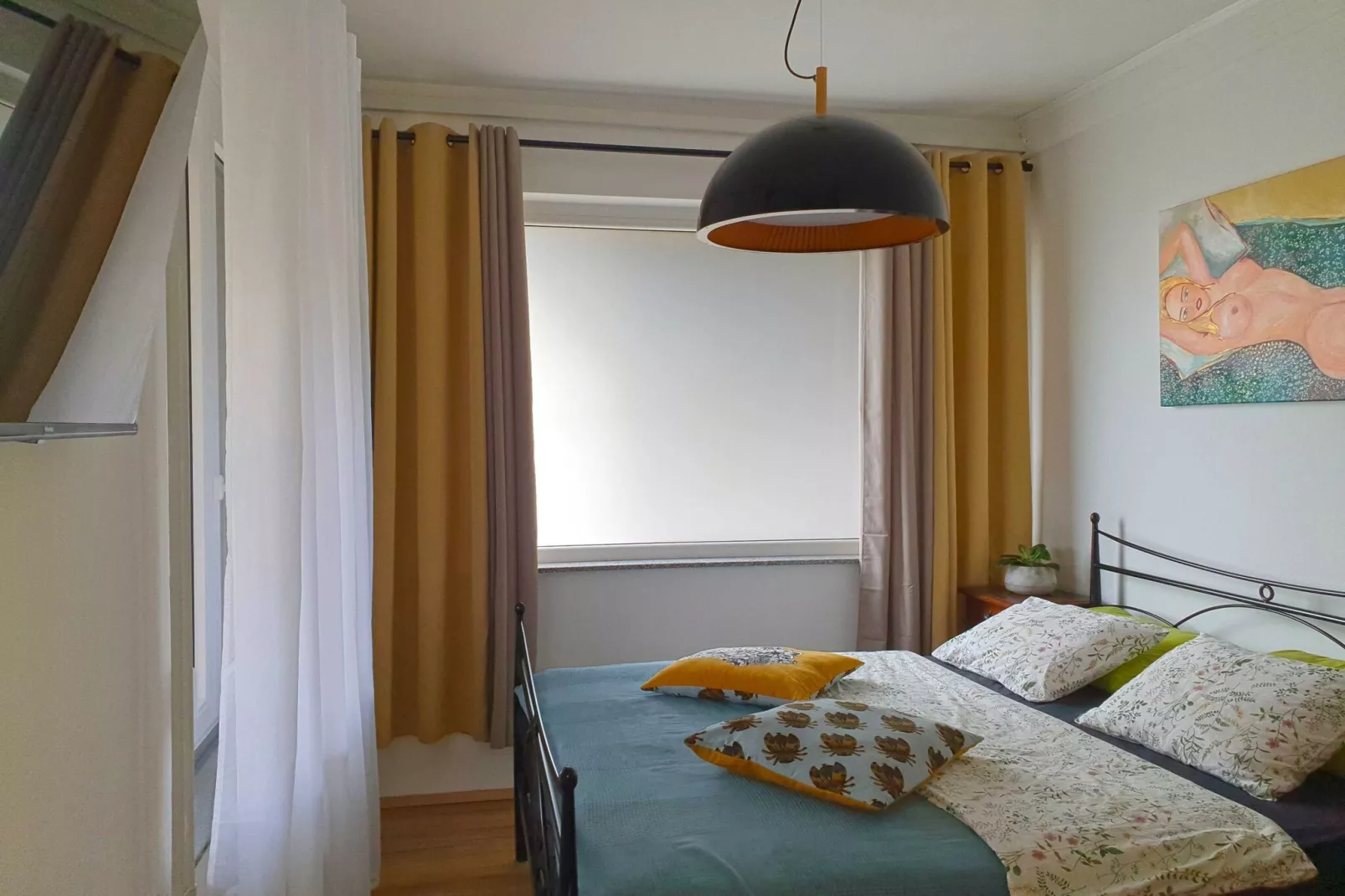 Bright and Sunny Apartment with Terrace - Two Bedroom Apartment with Terrace-Slaapkamer