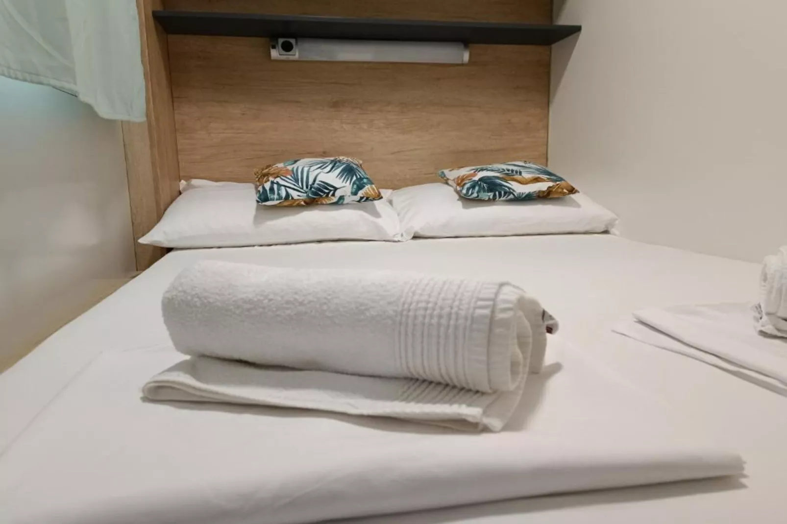 SAK Mobile Homes - Two Bedroom Mobile Home with Terrace (Br1)-Slaapkamer