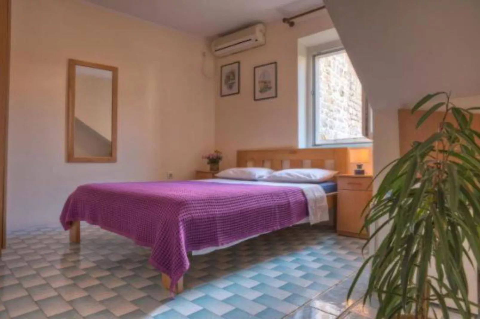 Quaint & Affordable Stay in Budva Traditional Stone House - Family Room 2-Slaapkamer