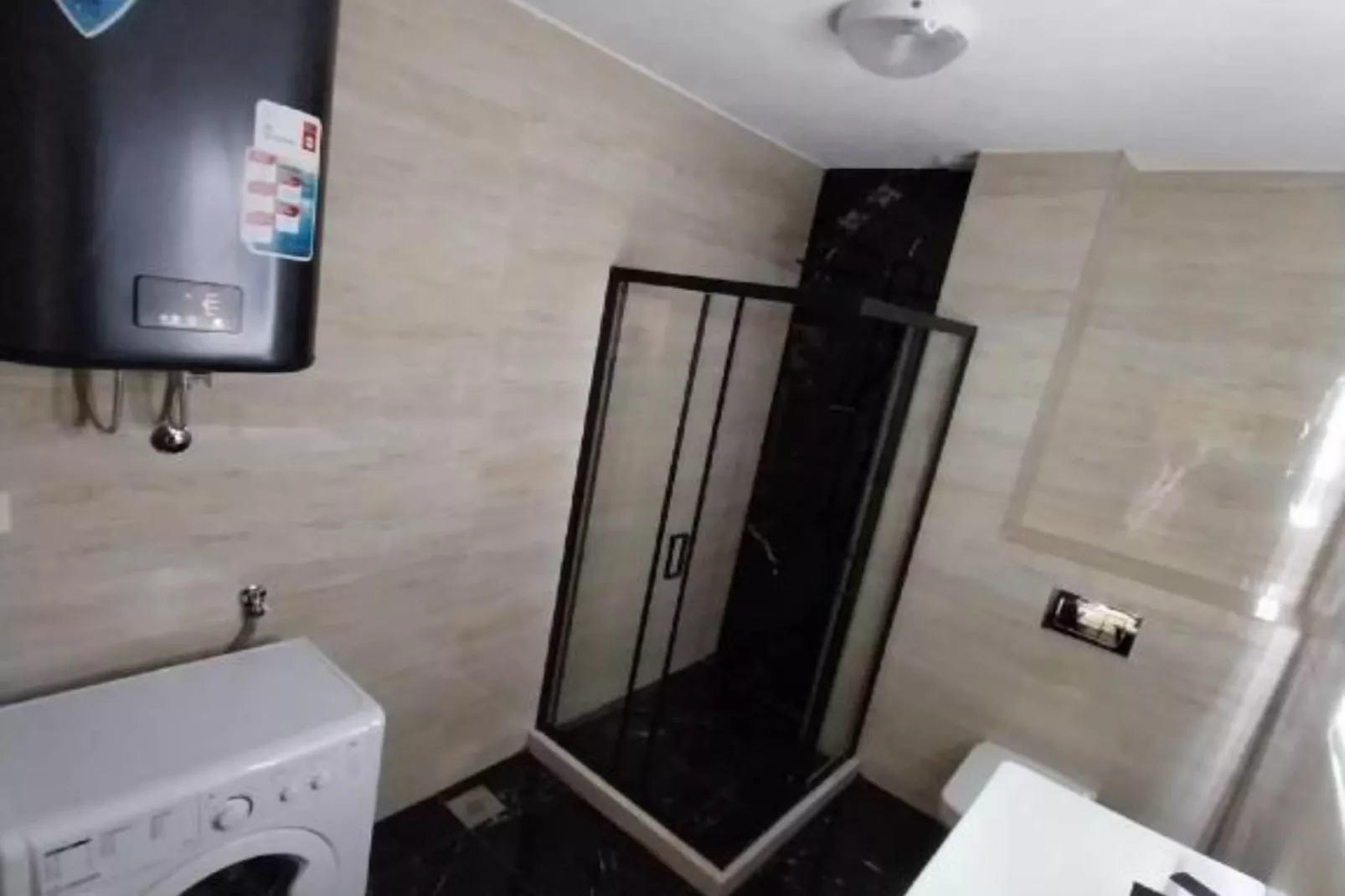 Stunning Beachfront Stay in Herceg Novi -  One Bedroom Apartment B-Badkamer