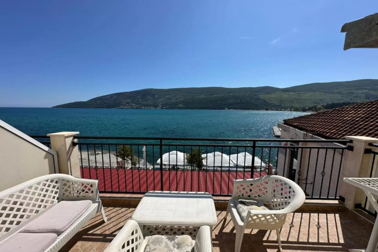 Stunning Beachfront Stay in Herceg Novi - Standard One bedroom Apartment D-Terrasbalkon