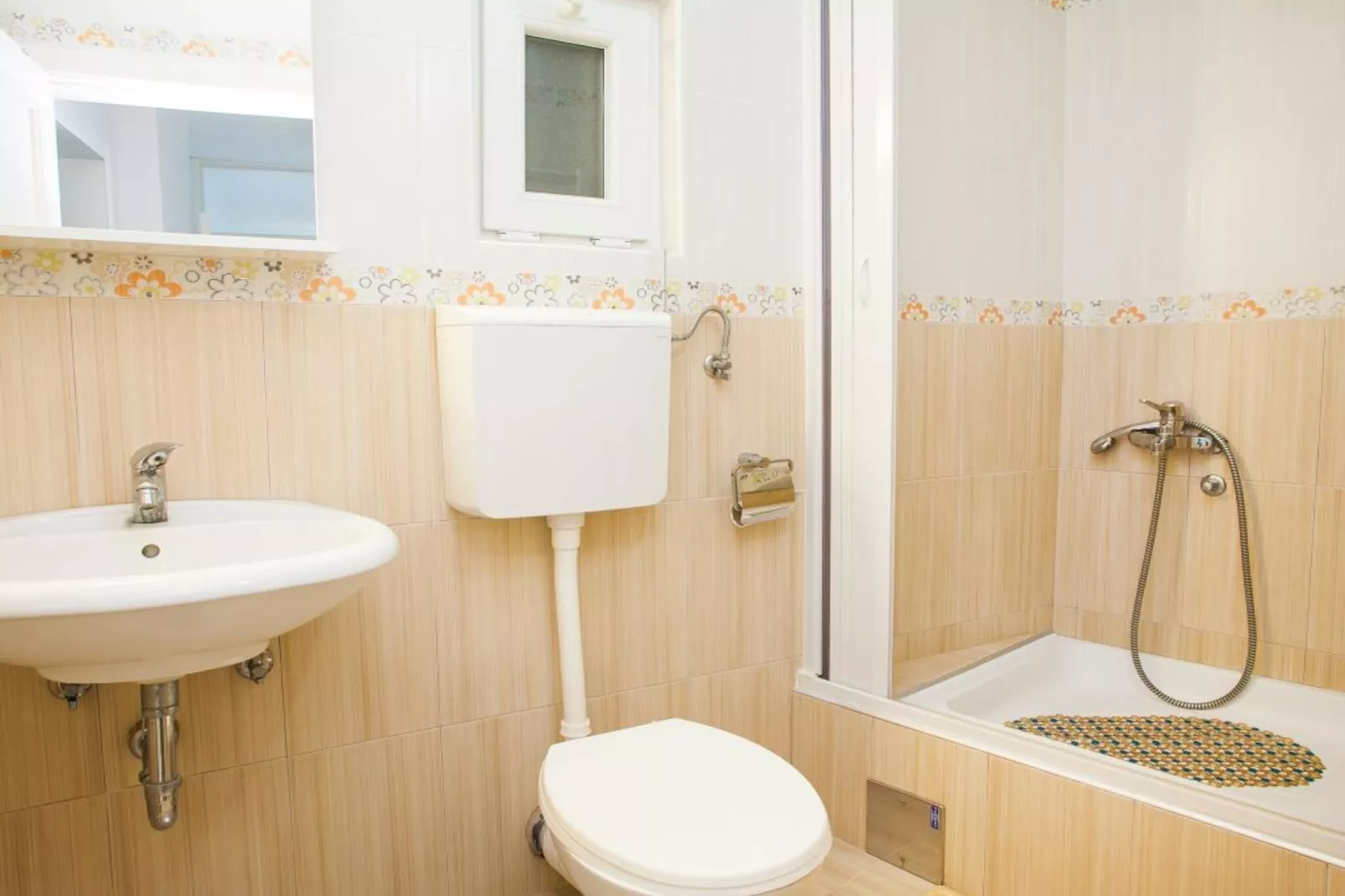 Comfortable Stay with Sea View in Petrovac  - One Bedroom Apartment  3-Badkamer