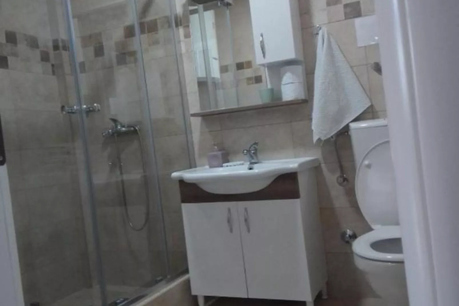 Adriatic Haven – Cozy Tivat Apartment with a Terrace - One Bedroom Apartment 1-Badkamer