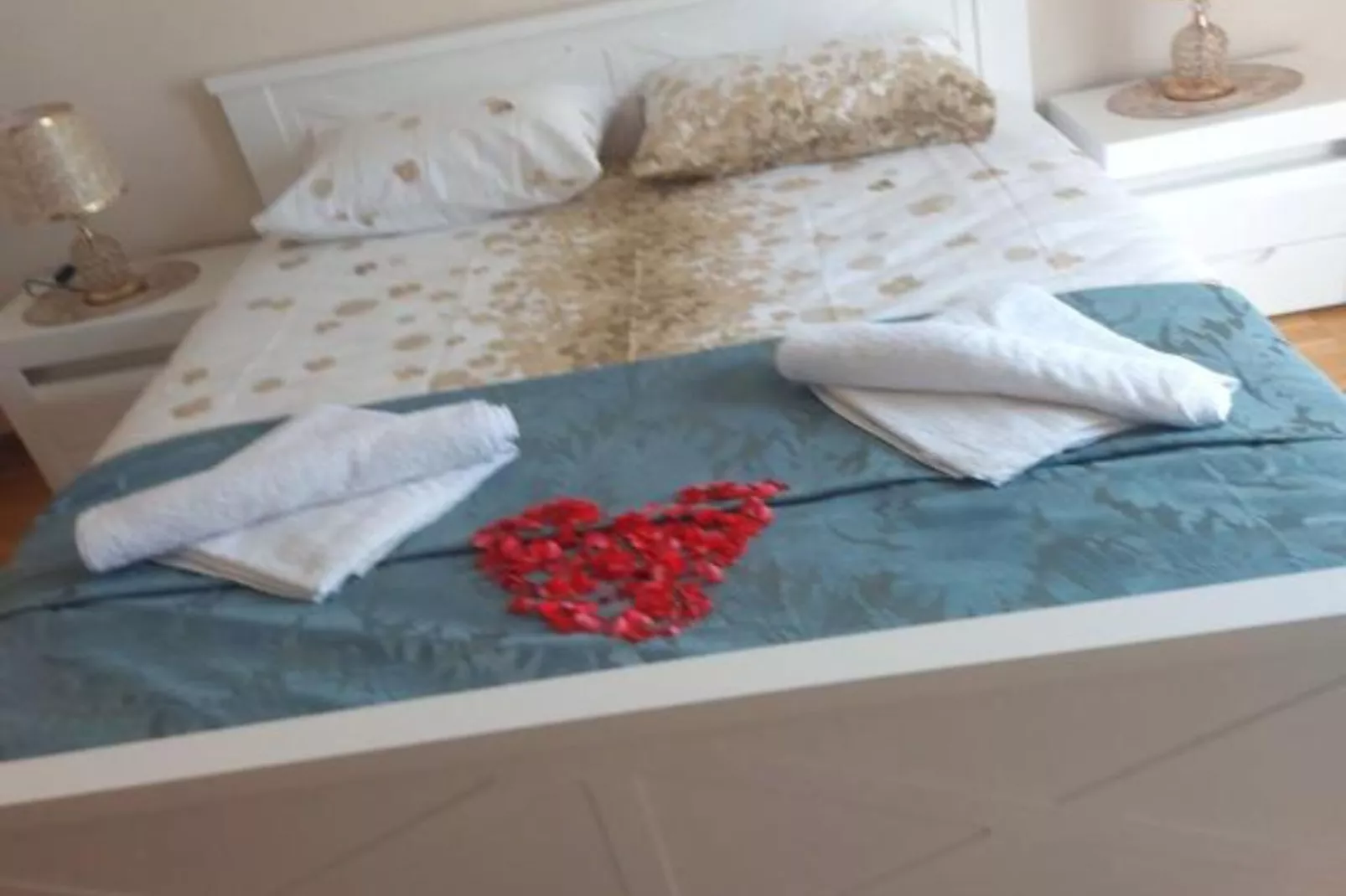 Deluxe City Escape with Modern Comforts & Garage - Double Room-Slaapkamer