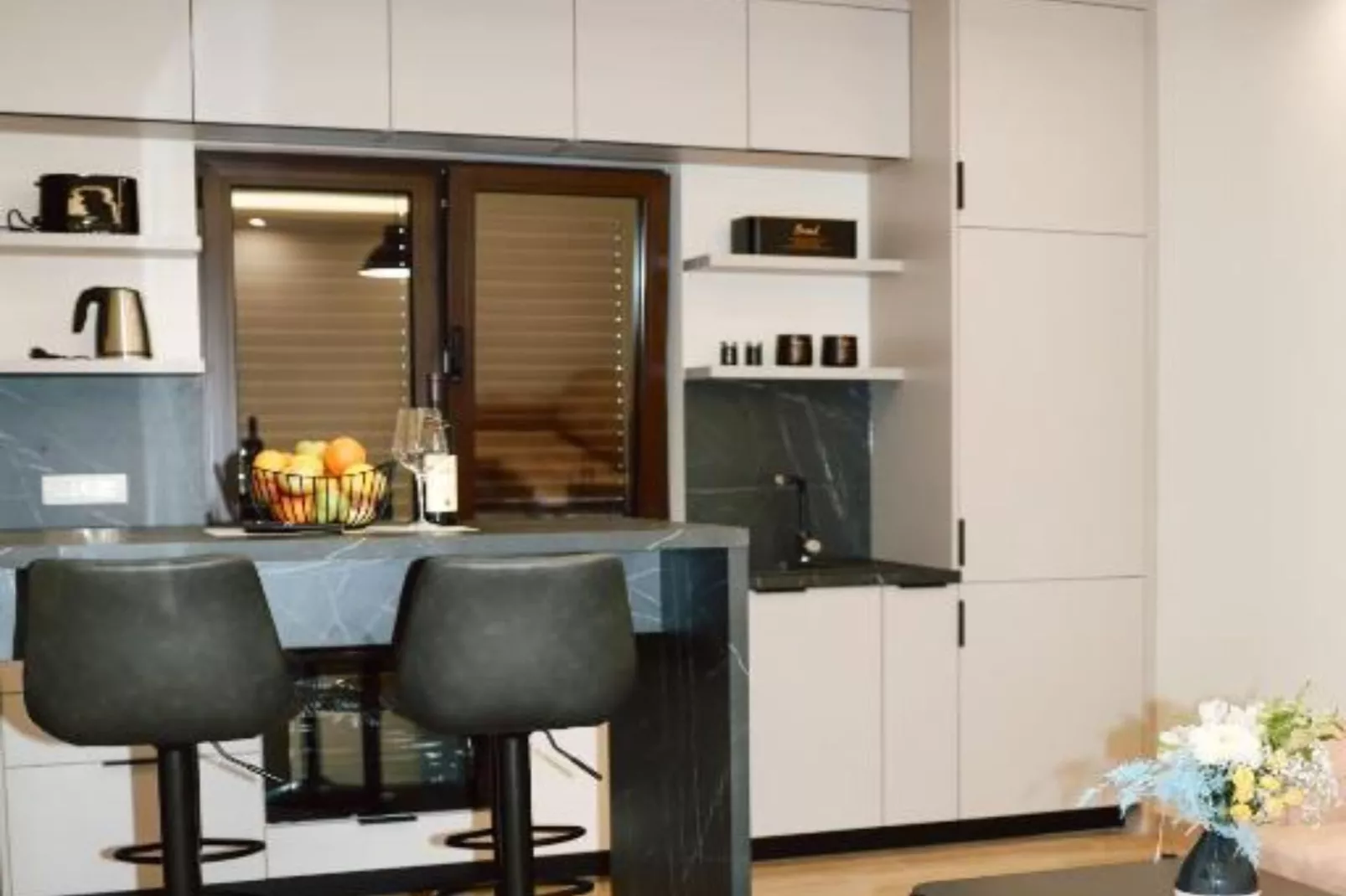 Stylish Apartment with Modern Elegance in Herceg Novi Area - Deluxe One Bedroom Apartment with Balcony-Keuken