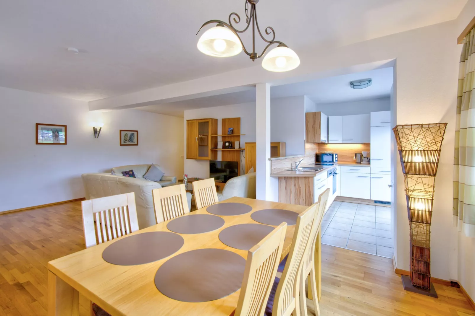 Vicky Apartment Top 7-Eetkamer