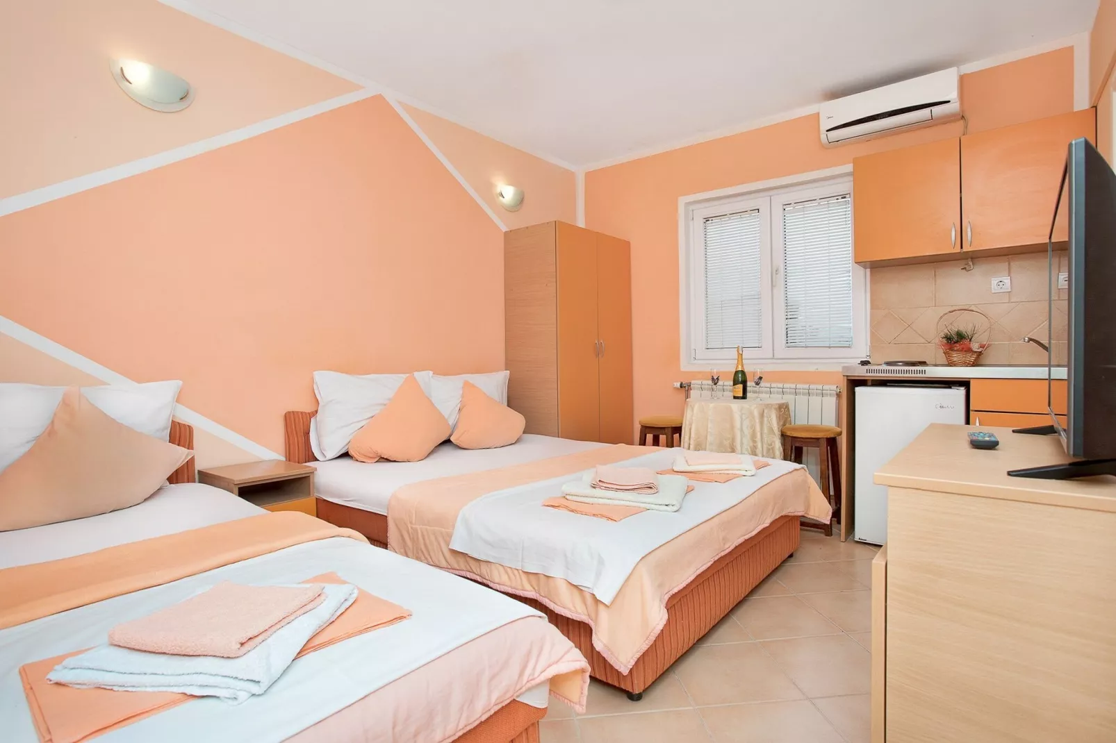 Perfect Budva Stay Near the Sea & Aqua Park - Comfort Triple Studio 1\/1-Slaapkamer