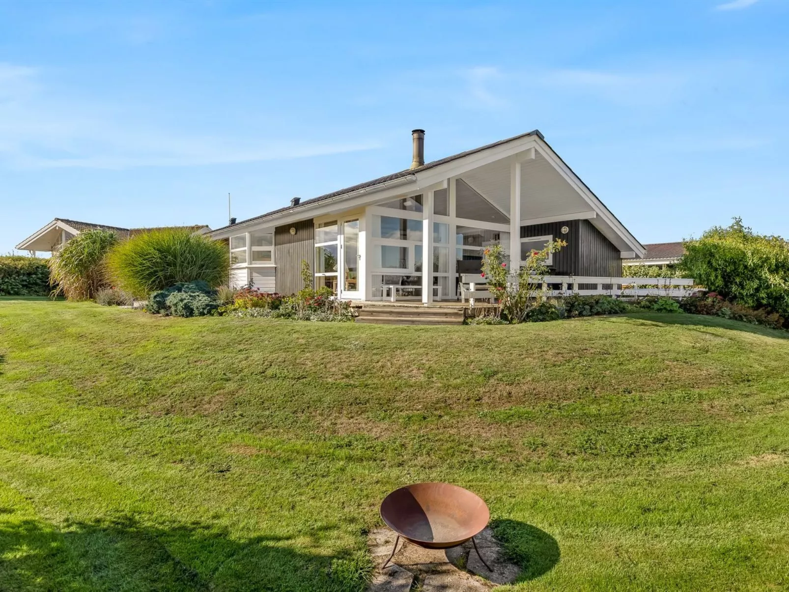 "Tjarven" - 350m from the sea-Buiten