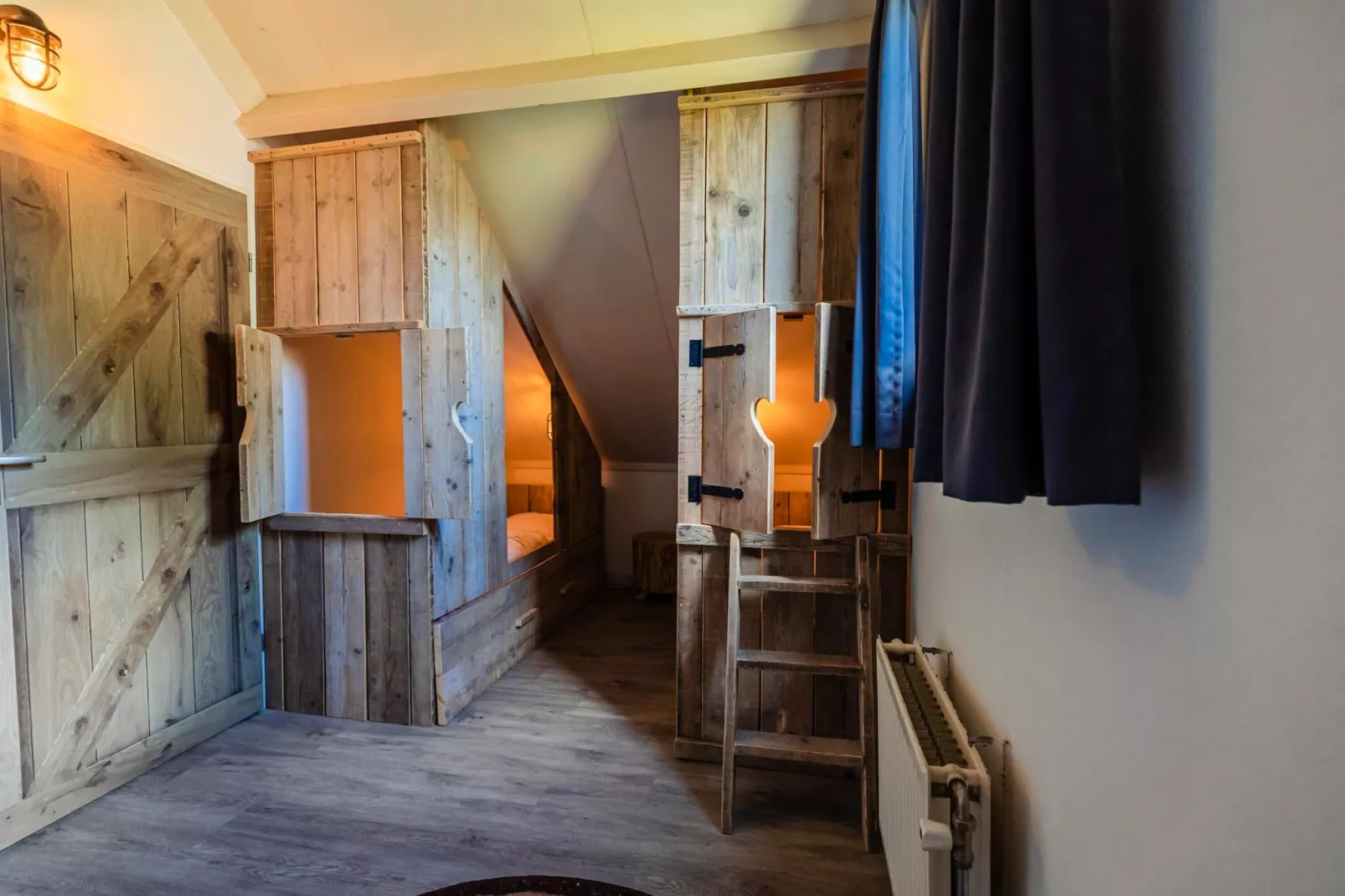 6 - Persons Lakeside Child-friendly Bungalow-Slaapkamer