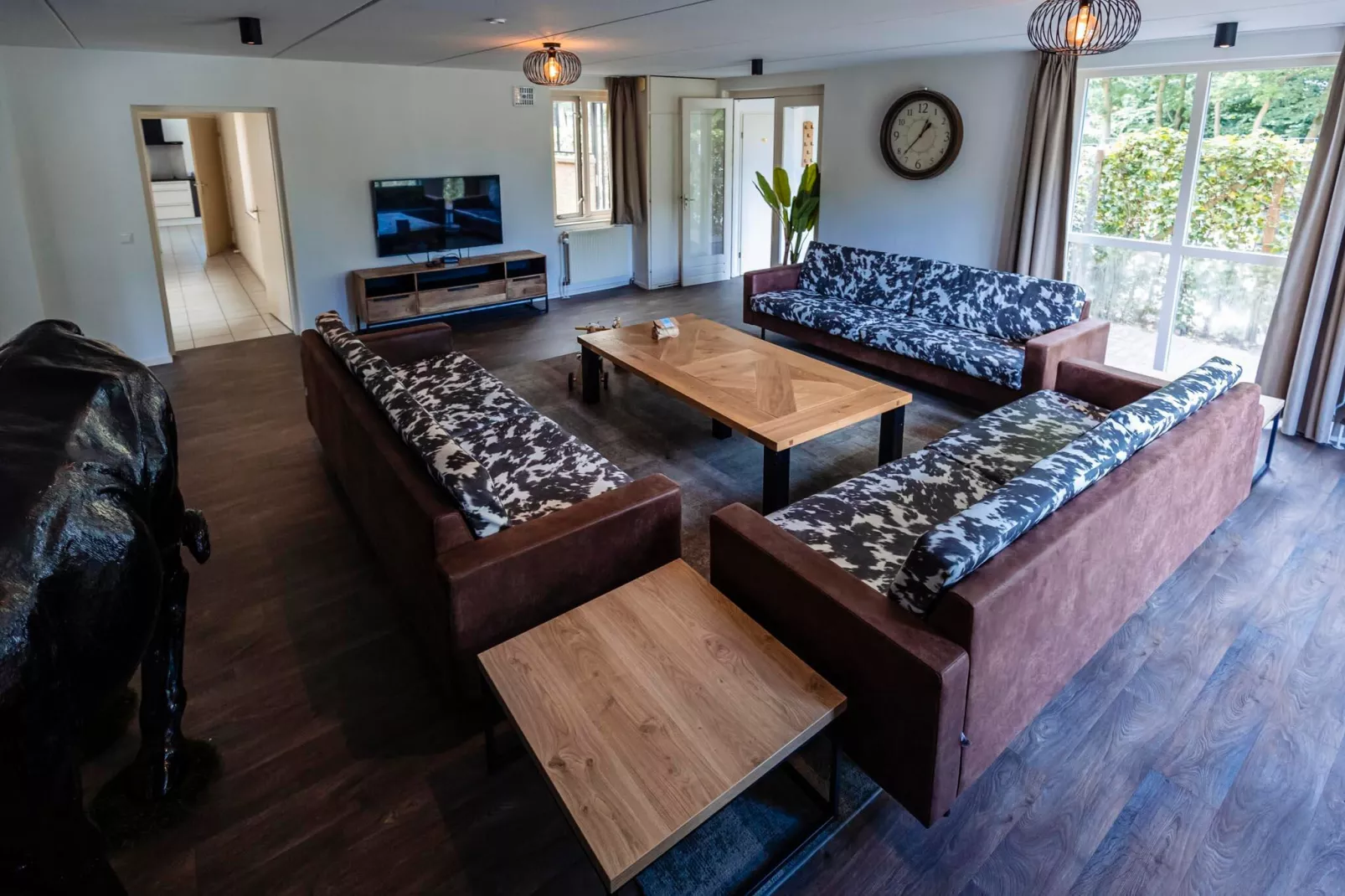 16 - Persons Family bungalow-Woonkamer