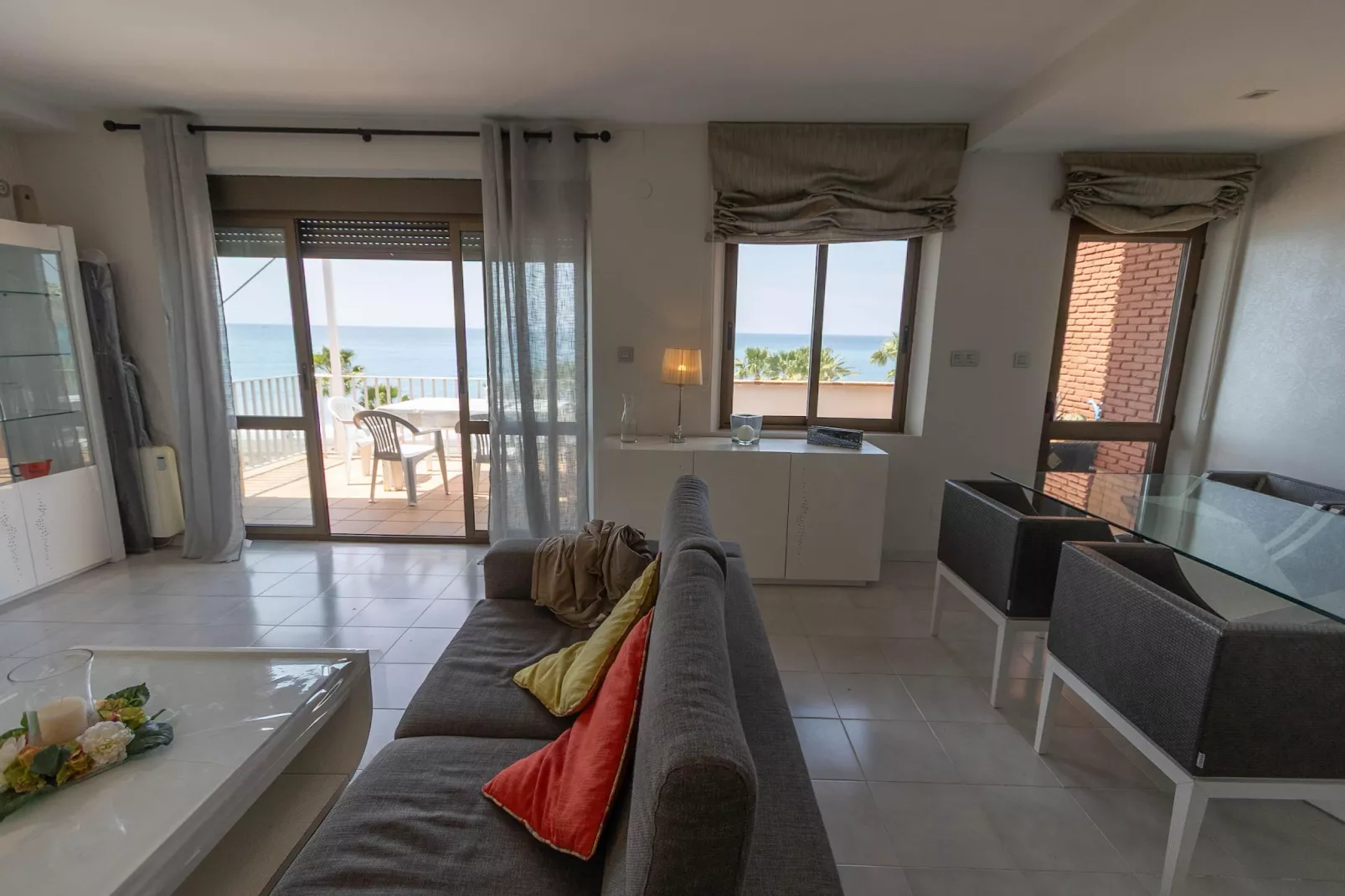CT 383 GR - Faro's Almuñecar Beachfront for 4-Woonkamer