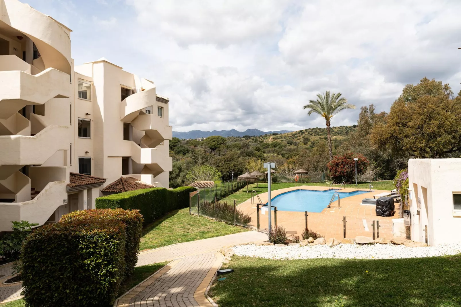 CT 375 - Faro's Cozy Dream in Elviria - Marbella-Buitenkant zomer