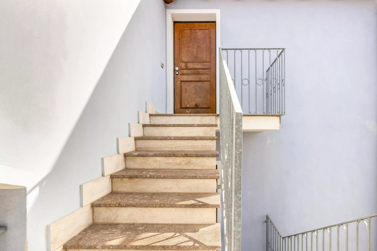 ATTICO MAREBLU-Hal-ontvangst