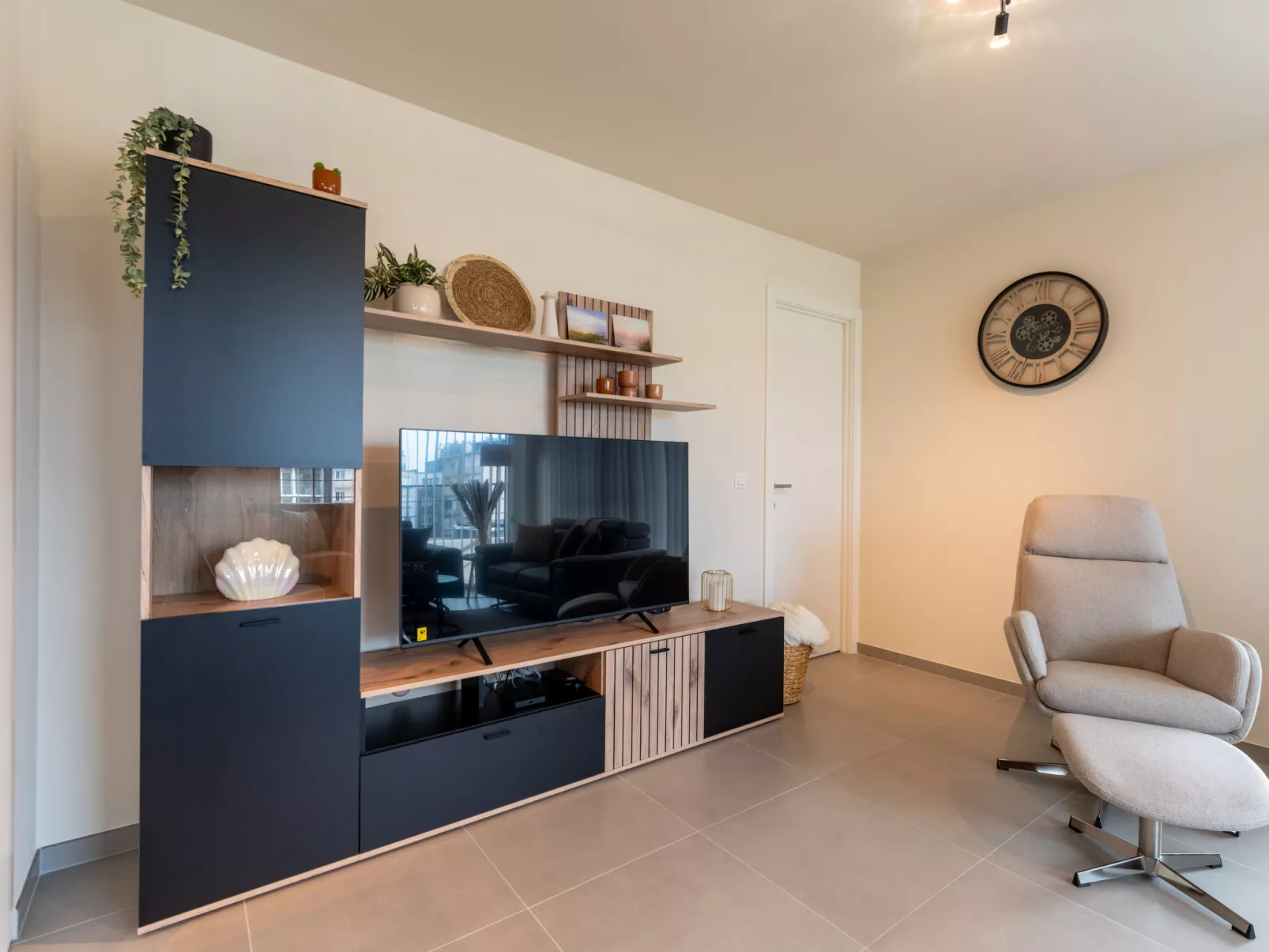 The Waves with parking-Binnen