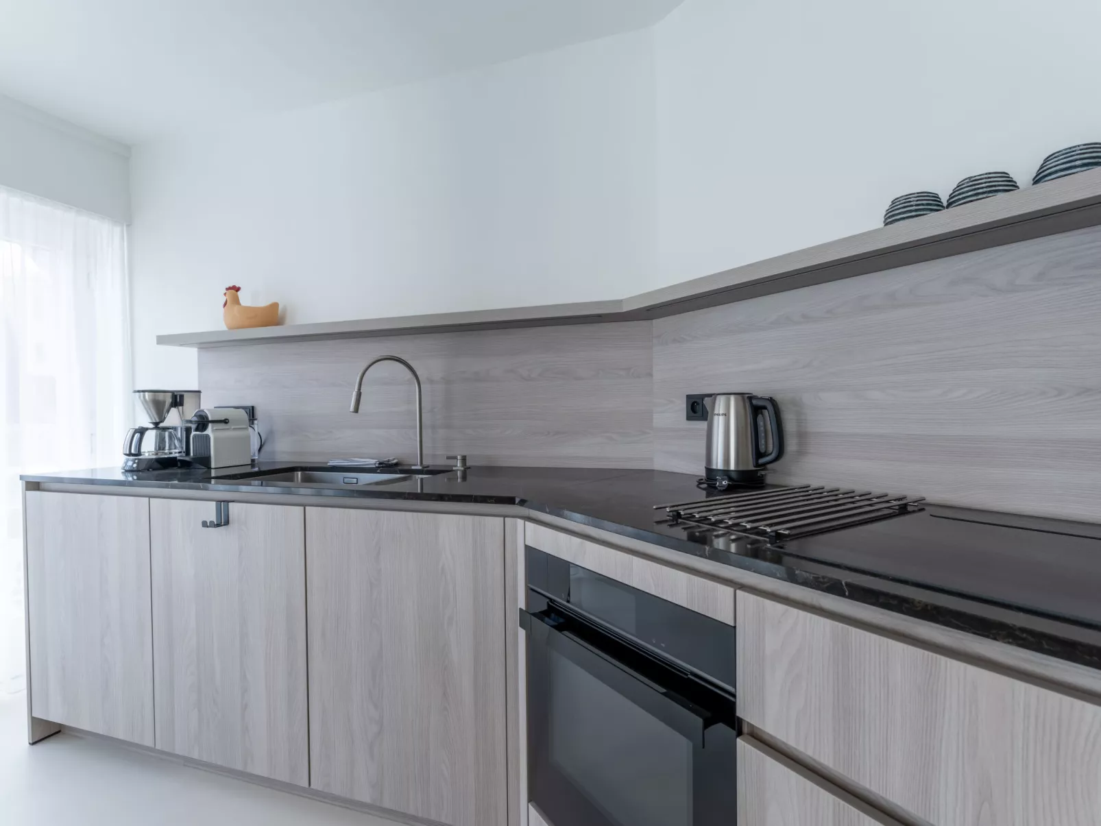 Marie Antoinette close by the sea-Binnen