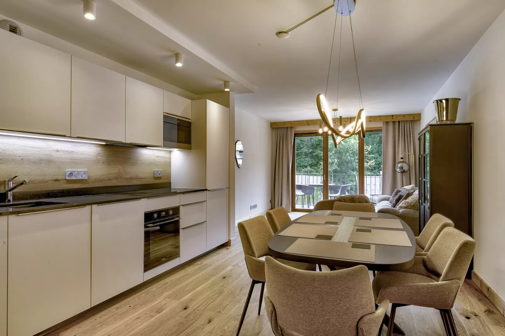 Blanc Mont Blanc 308-Eetkamer