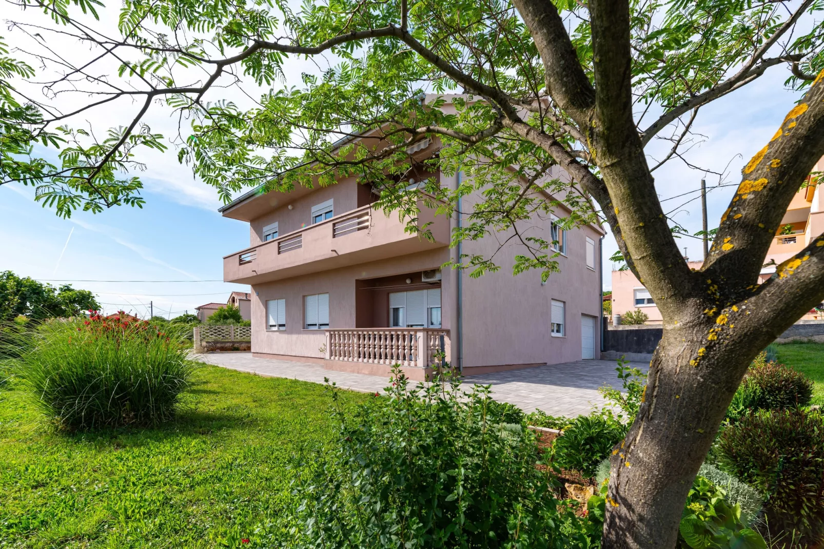 Sea view apartment Nika-Buitenkant zomer