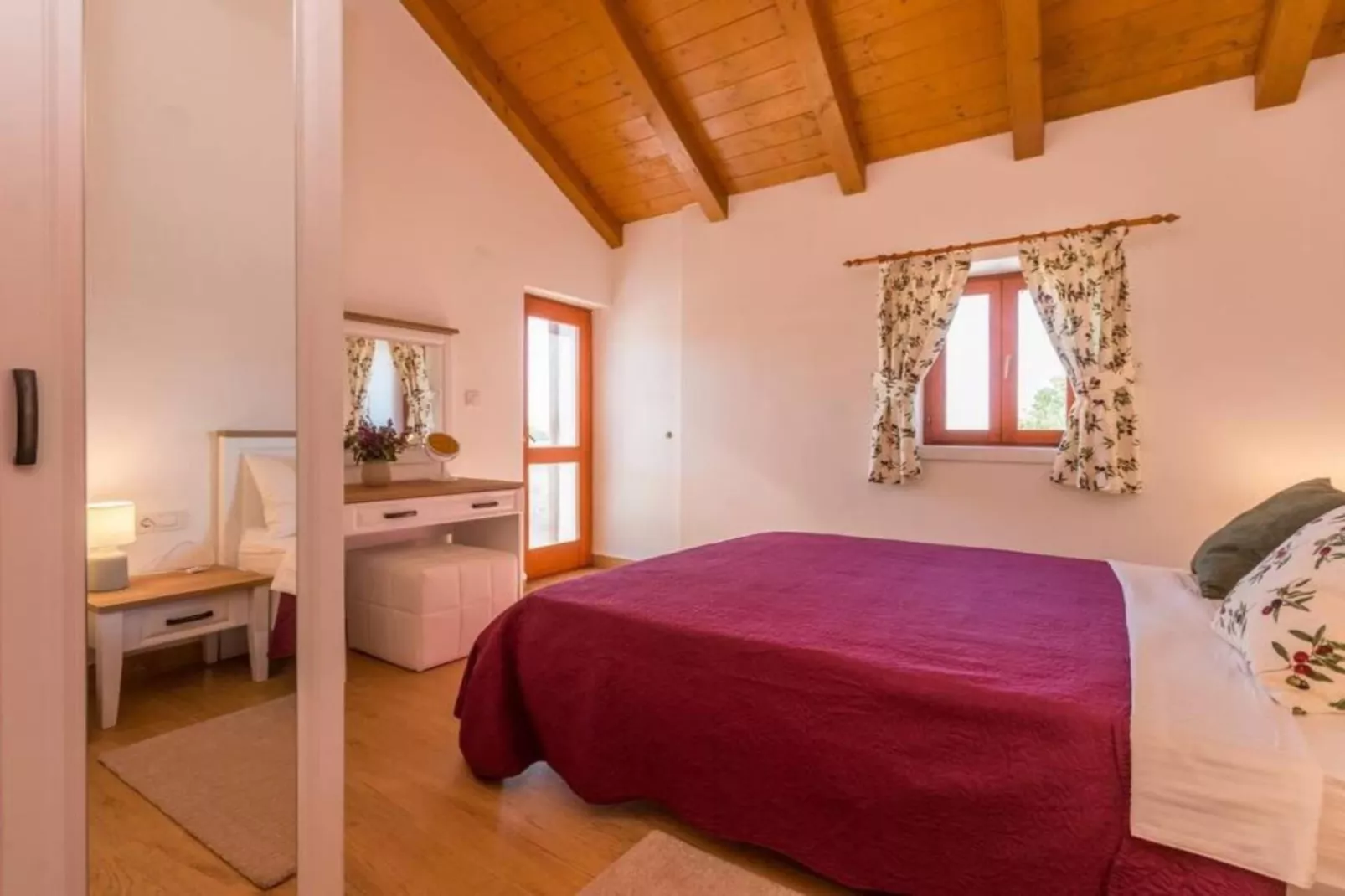 The Grandfather Villa – Heated Pool Retreat-Slaapkamer