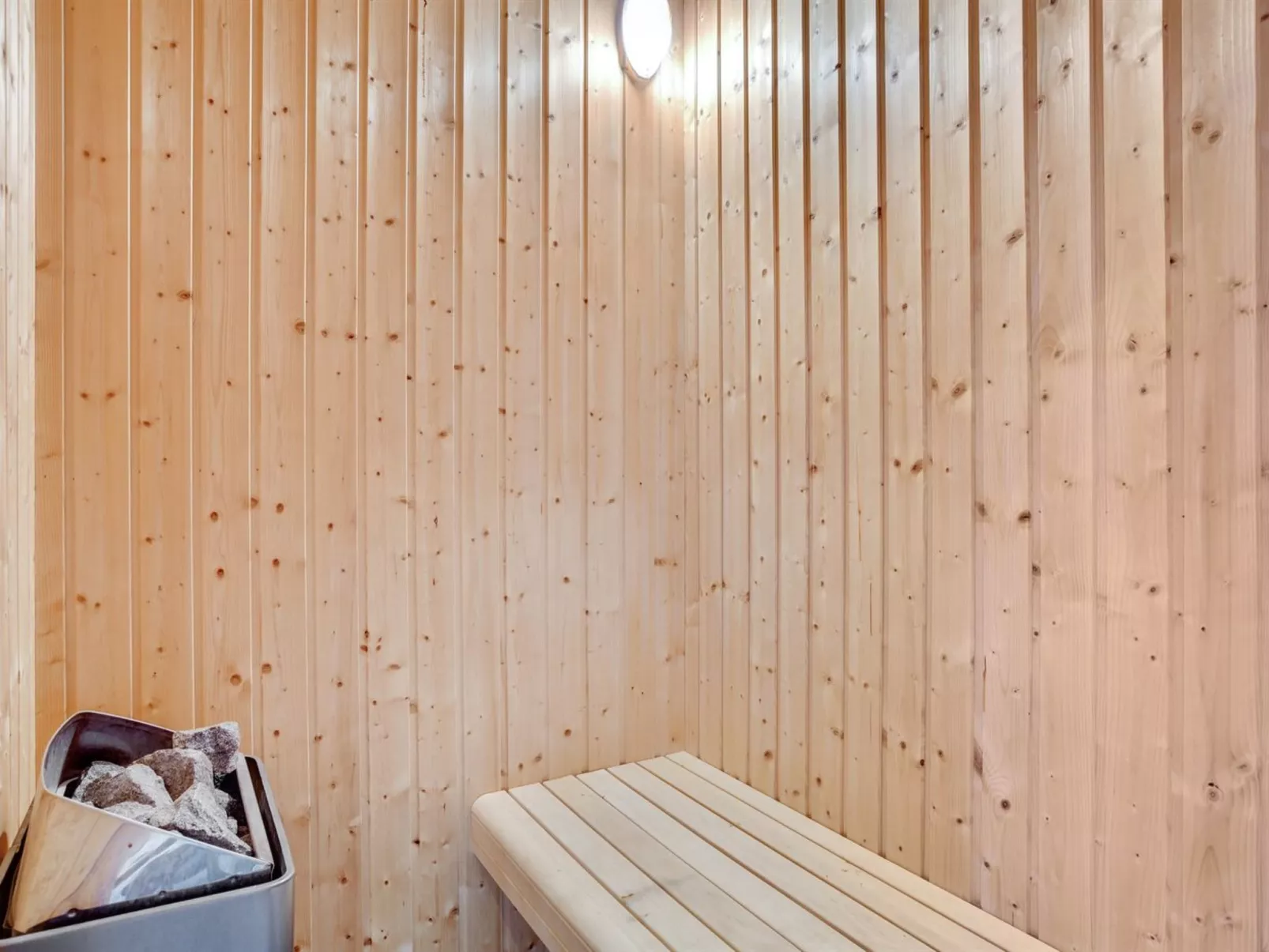 "Sirpa" - 1km from the sea-Binnen