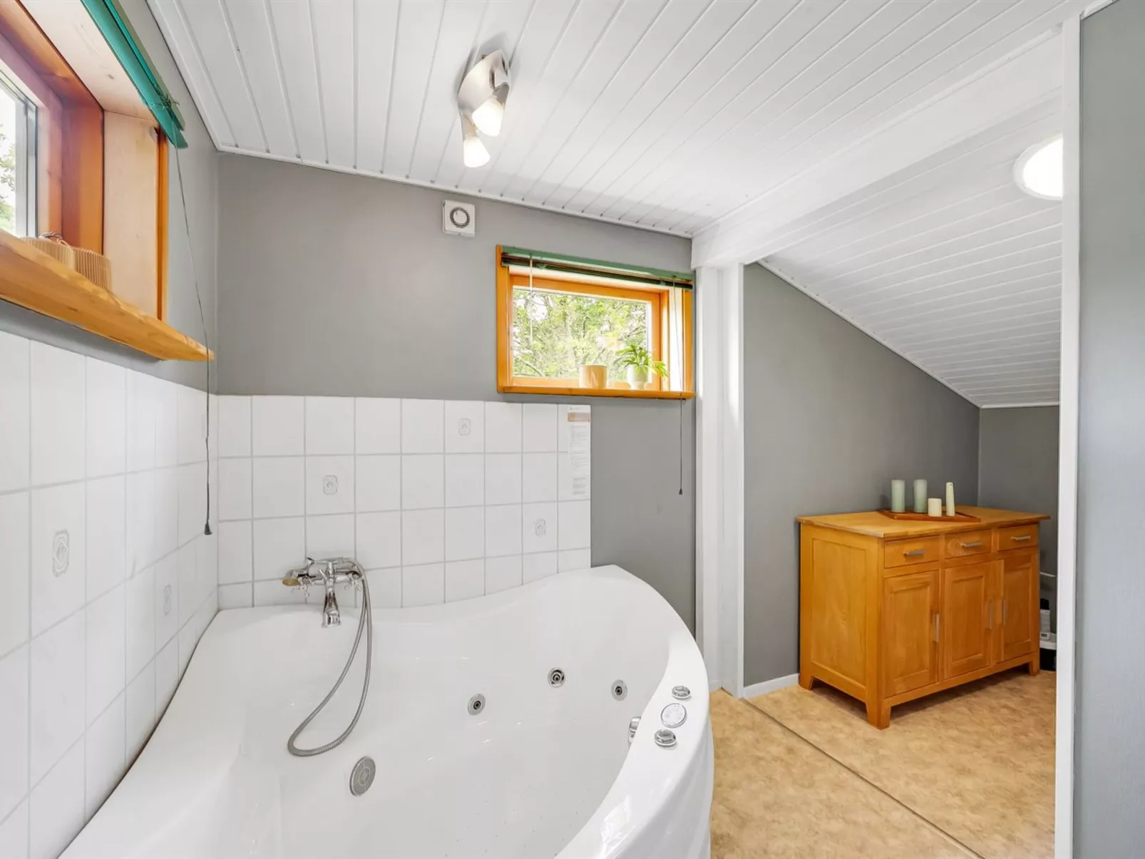 "Embla" - 500m to the fjord-Binnen