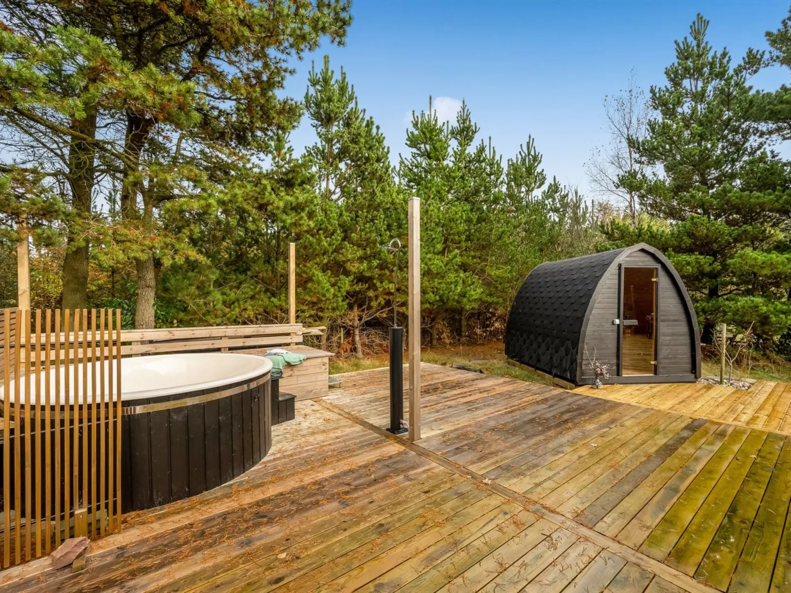 "Toimi" - 500m to the fjord-Buiten