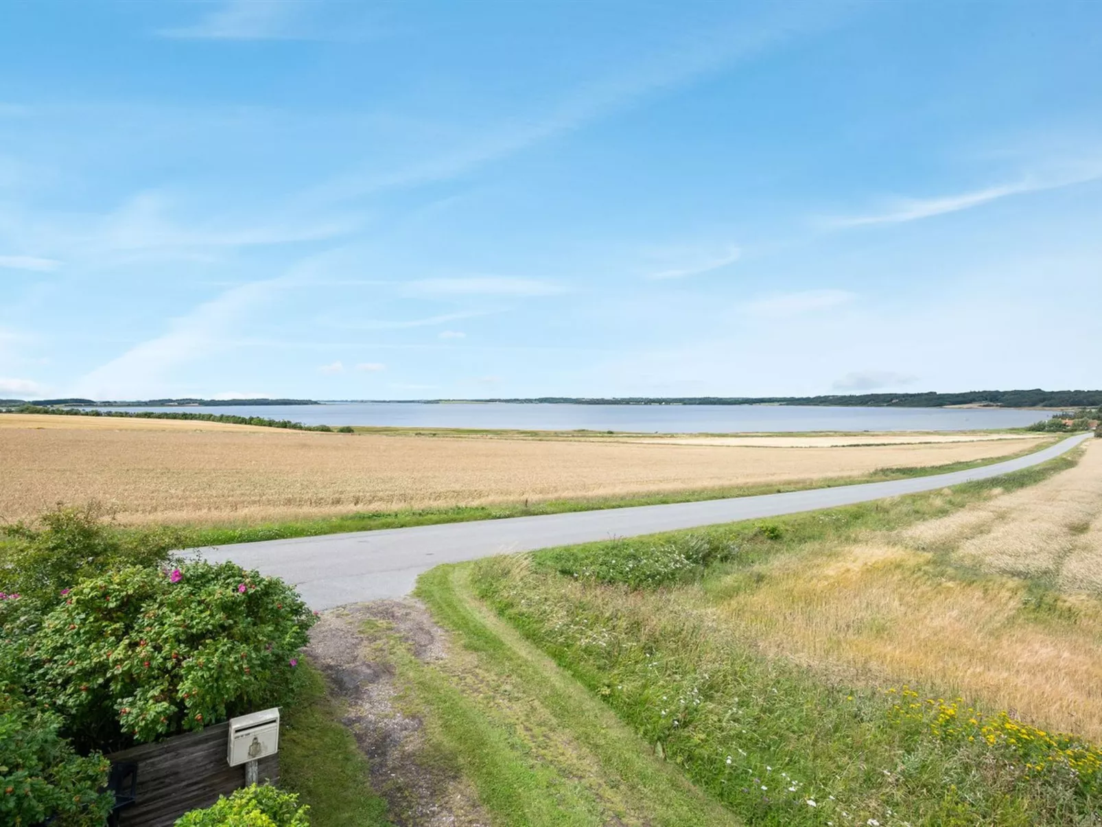 "Ephra" - 250m to the fjord-Buiten