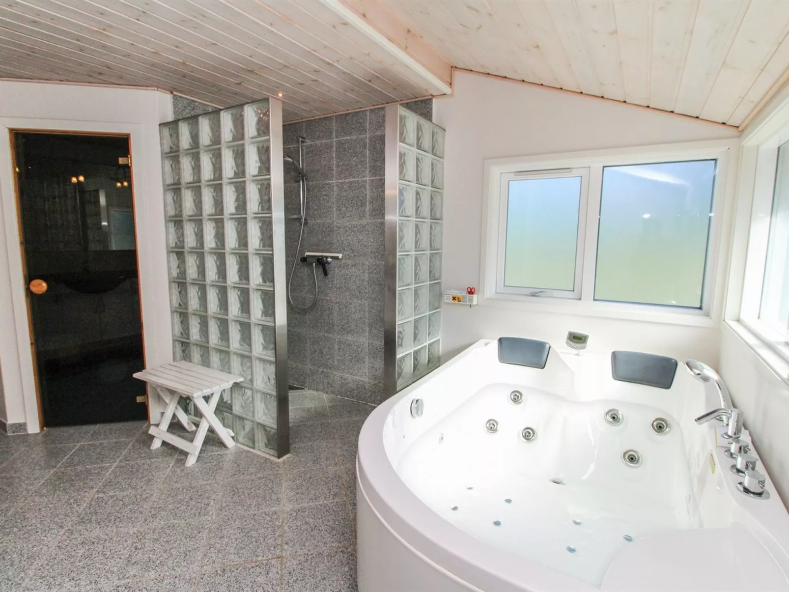 "Beeke" - 1.4km from the sea-Binnen