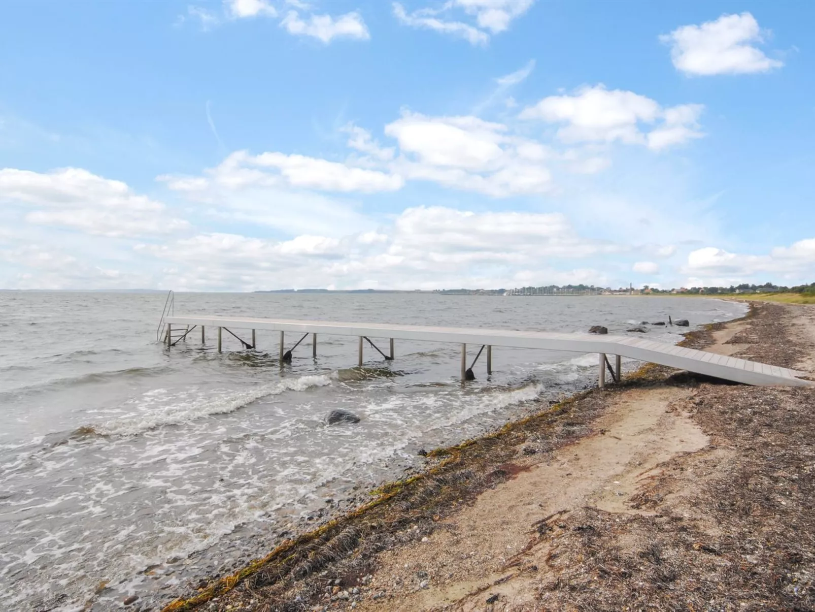 "Eisa" - 300m to the fjord-Buiten