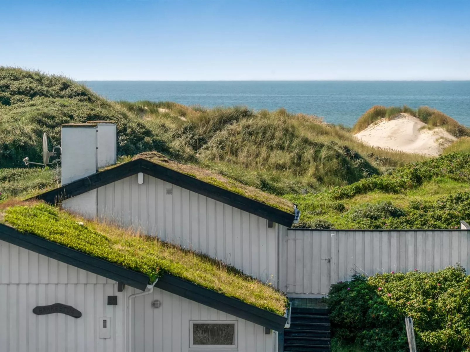 "Rutha" - 45m from the sea-Buiten